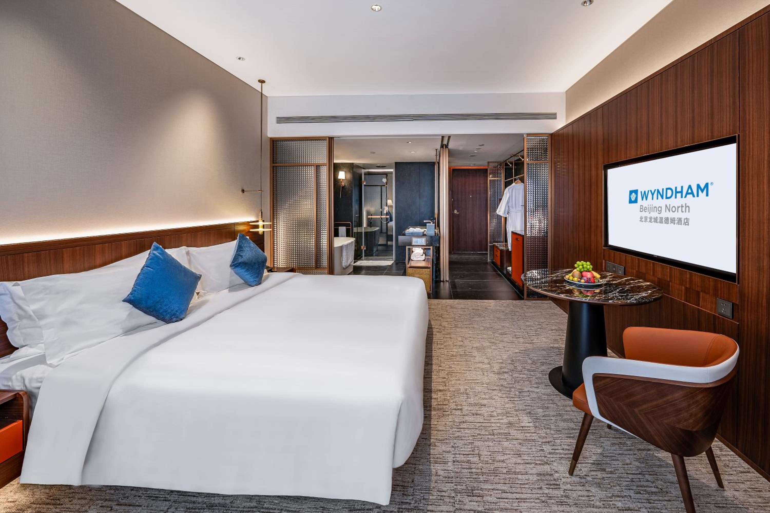 Executive King Room - Non-Smoking - Photo 3