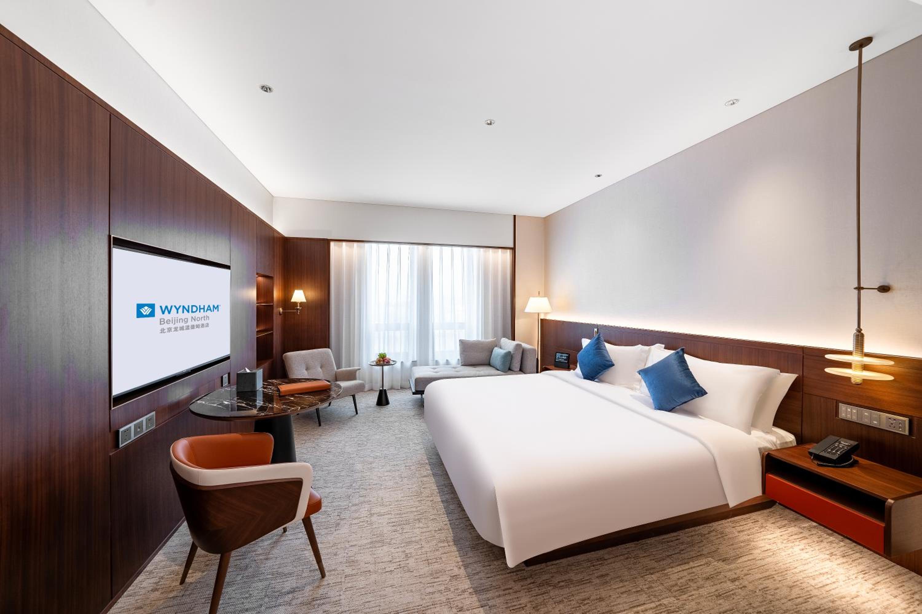 Executive King Room - Non-Smoking - Photo 4