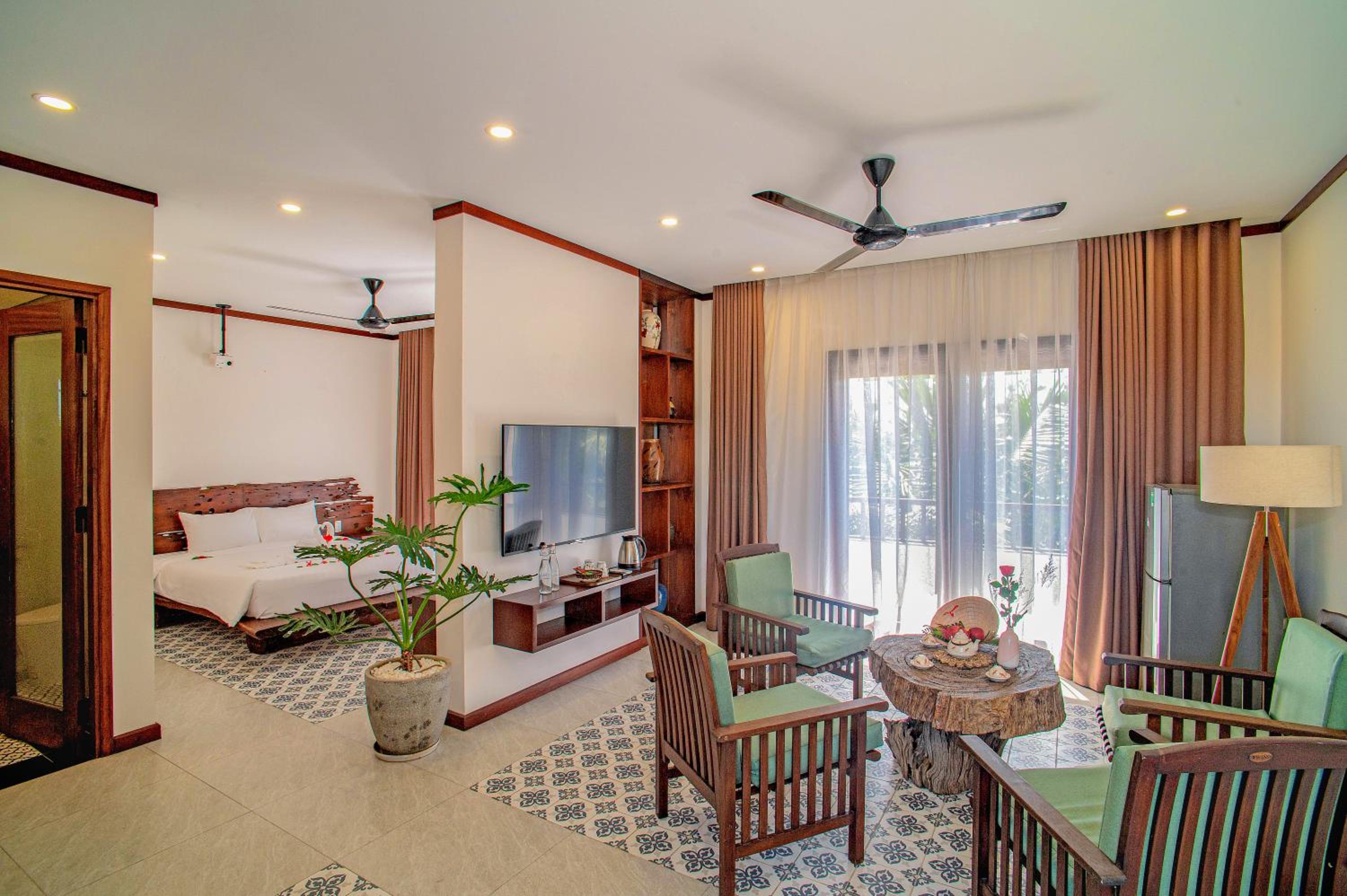Junior Suite with Balcony