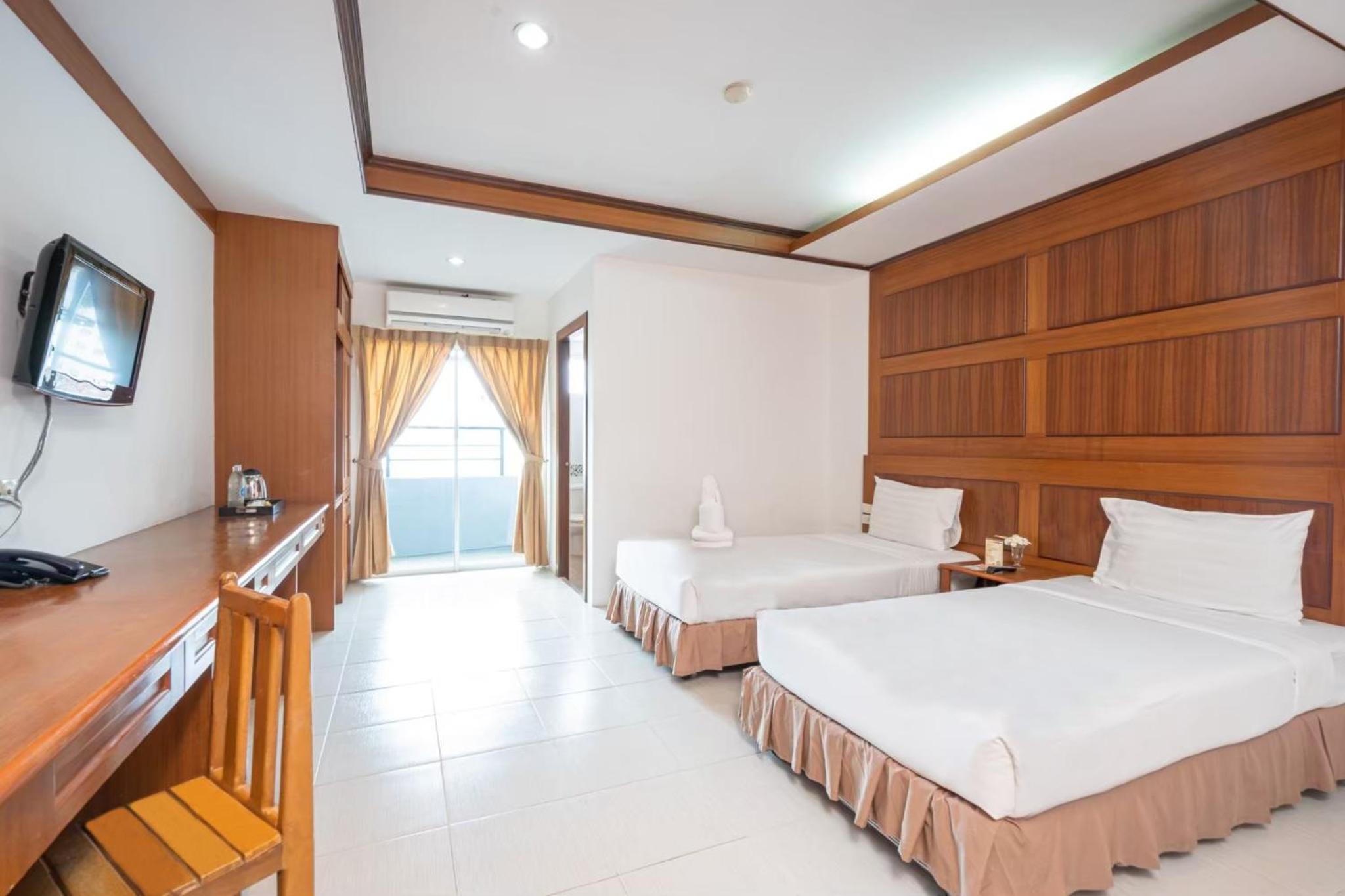 Deluxe Twin Room photo 2