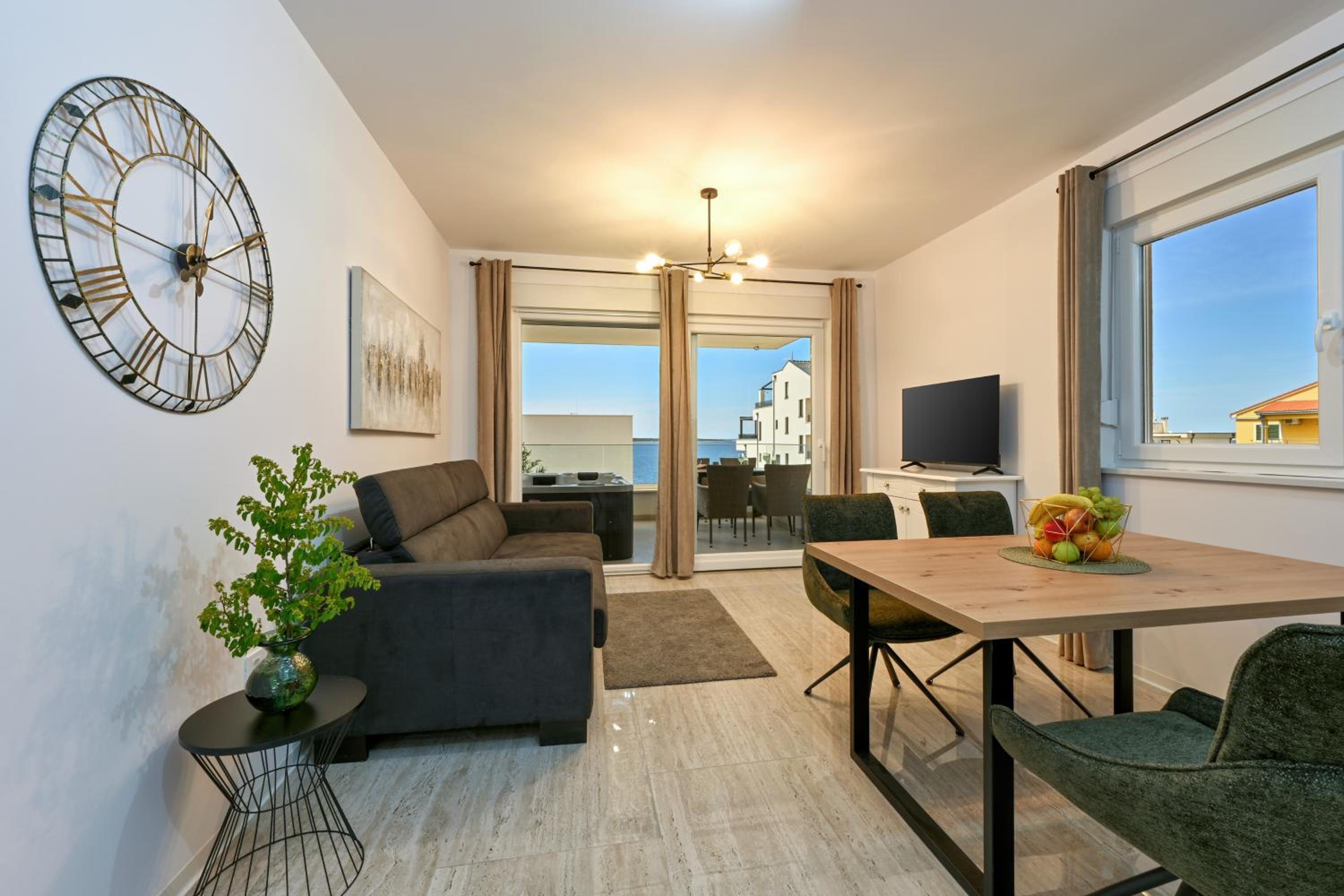Two - Bedroom Apartment with private Jacuzzi