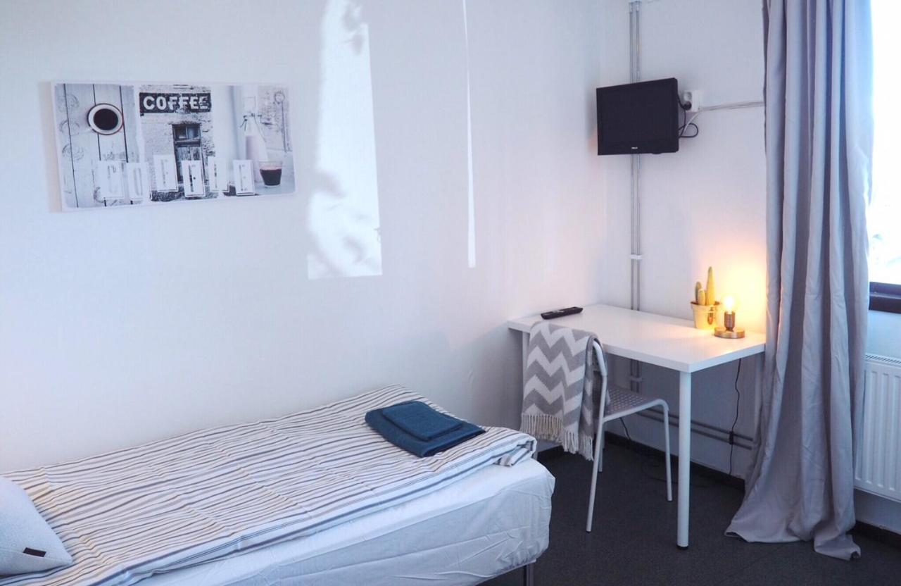 Single Room with Shared Bathroom photo 2