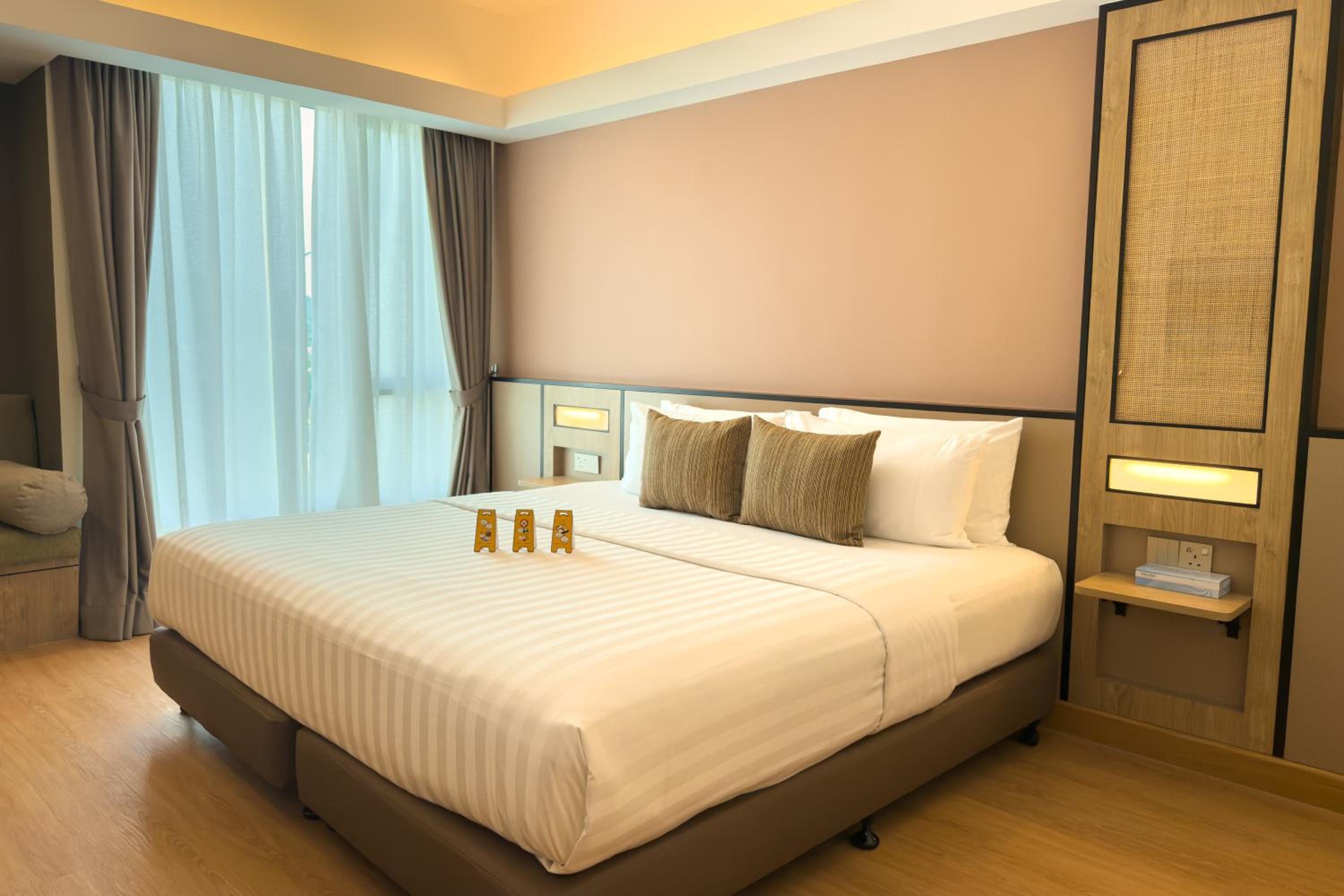 Deluxe King Room photo 2