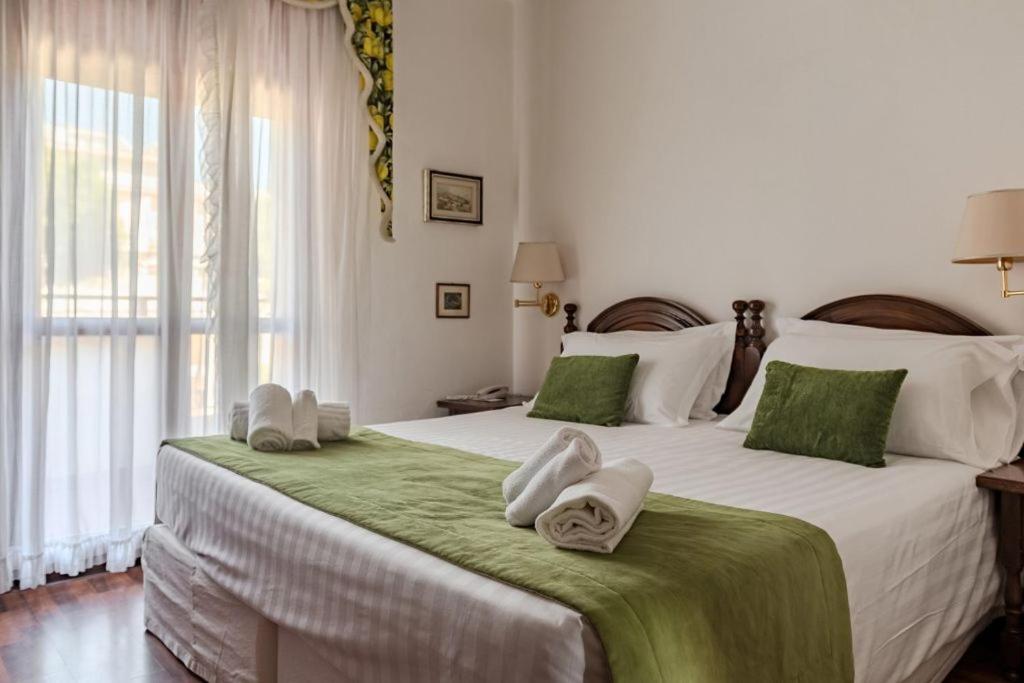 Double or Twin Room with Side Sea View