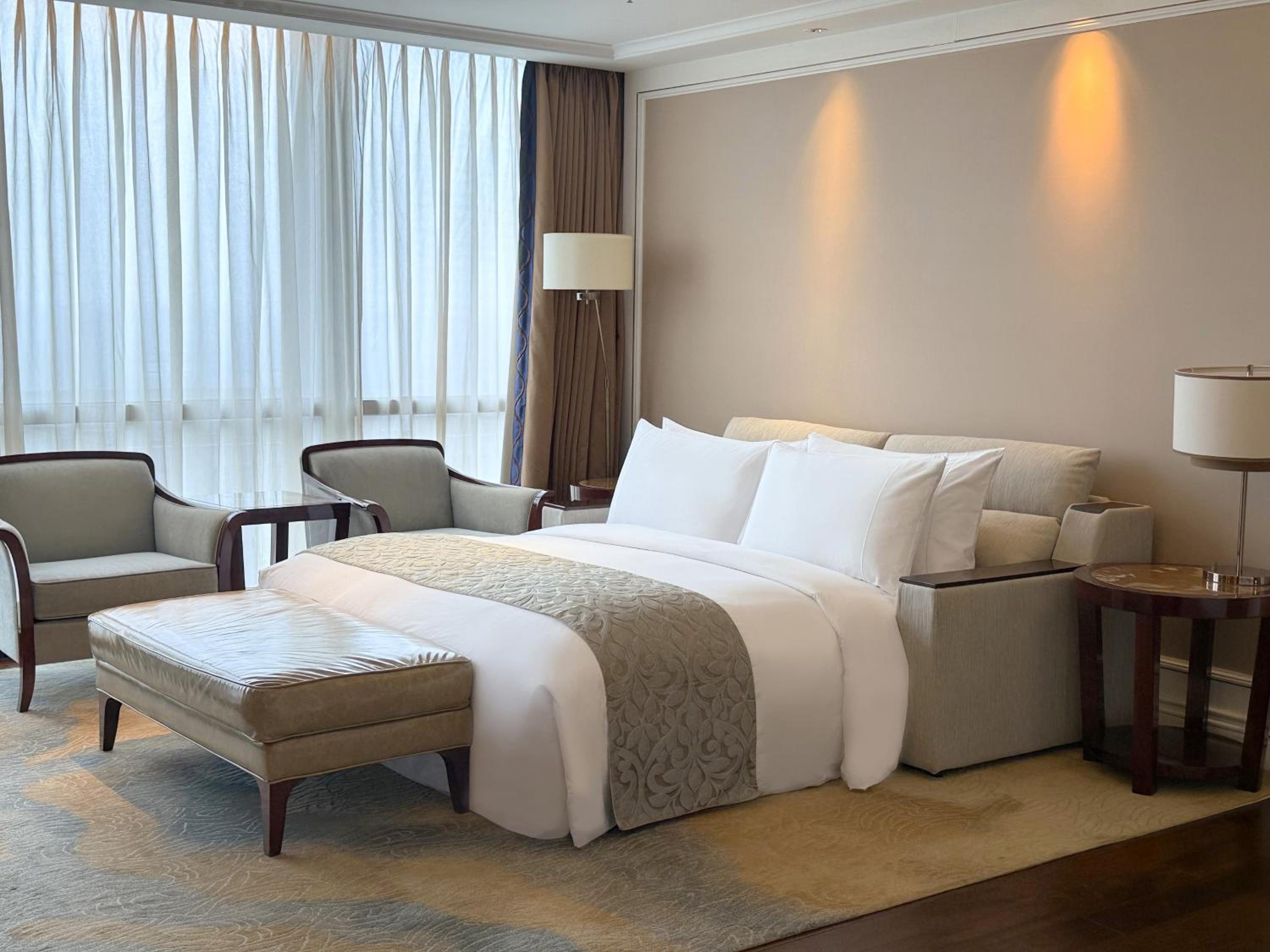 Large One-Bedroom King Suite