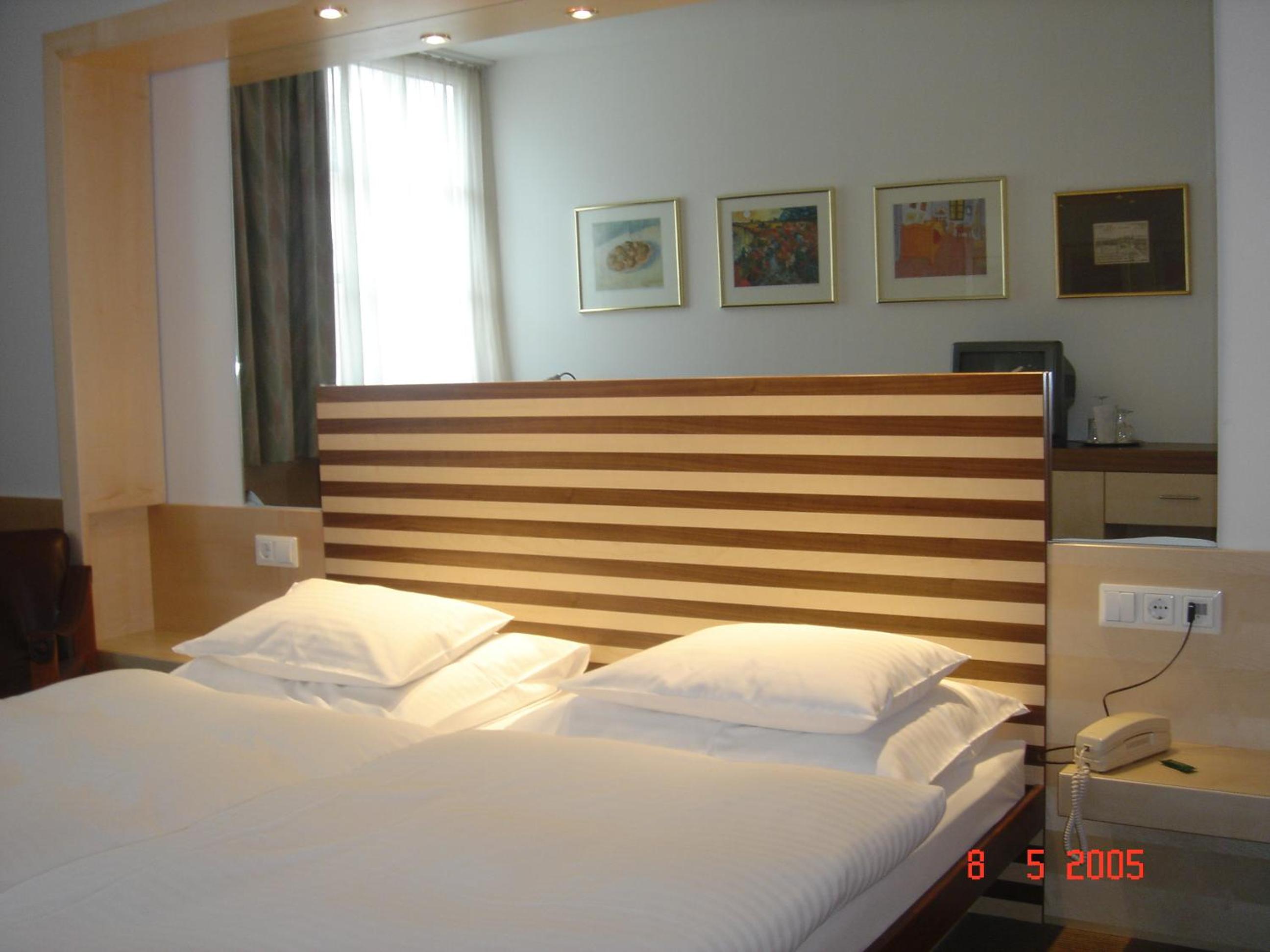 Standard Double or Twin Room - Photo 3