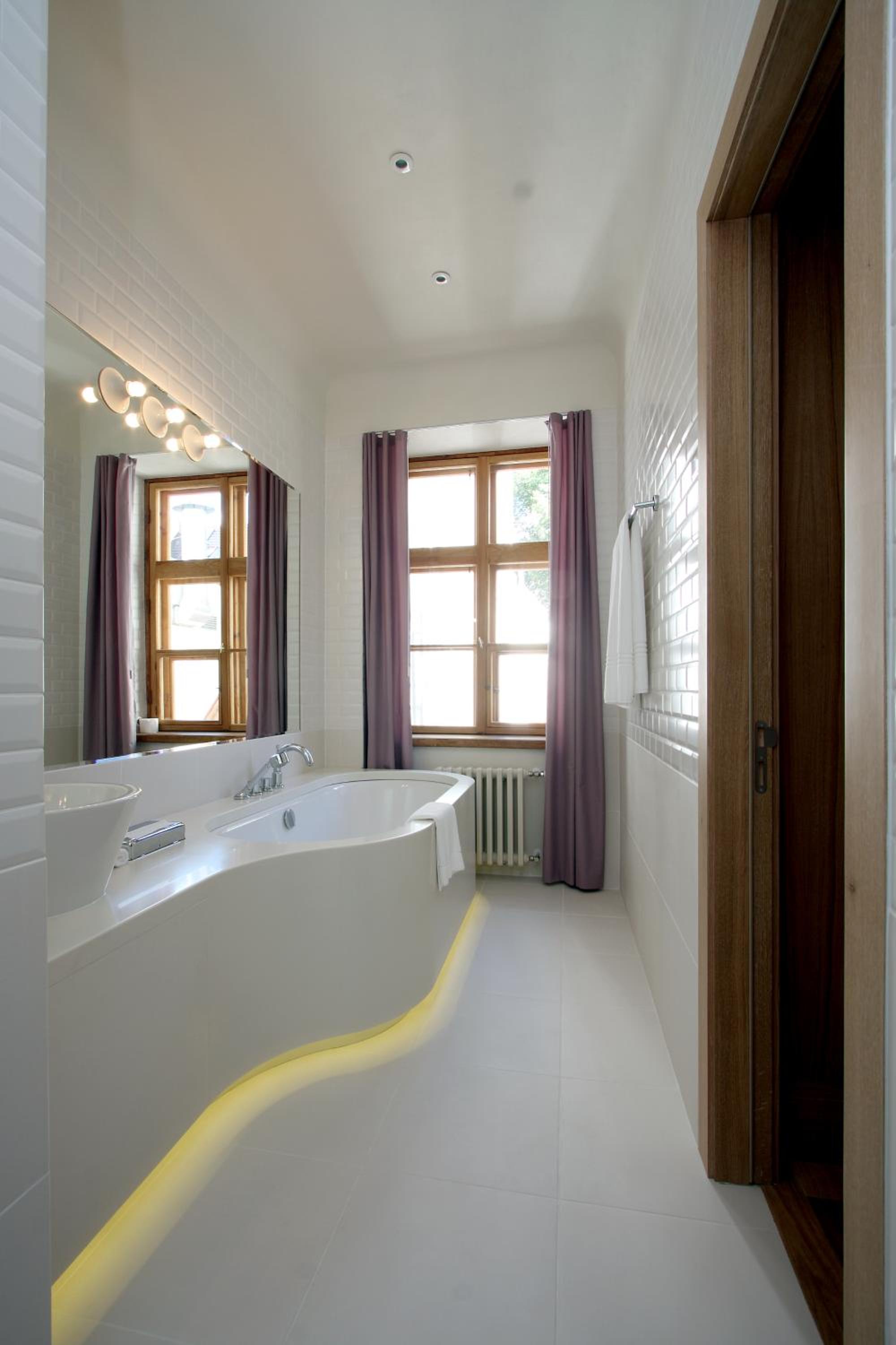 Suite - Photo 6