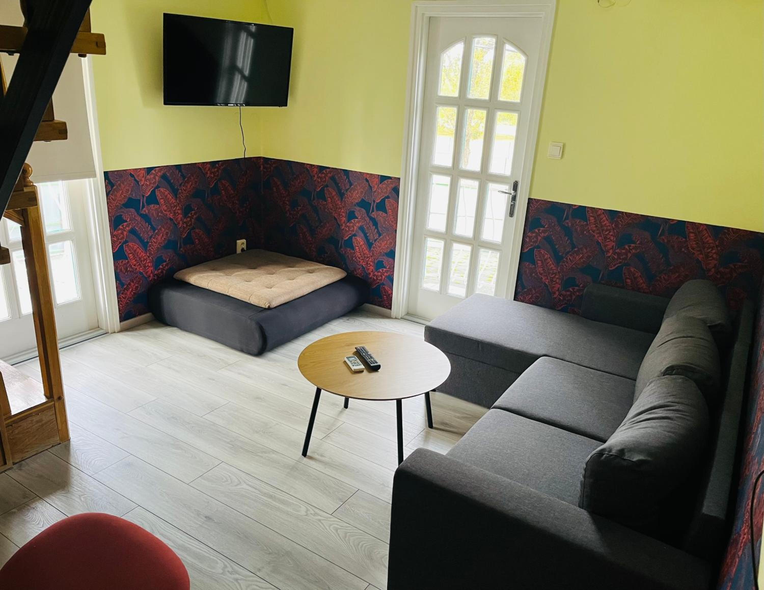 Family Room with Balcony photo 3