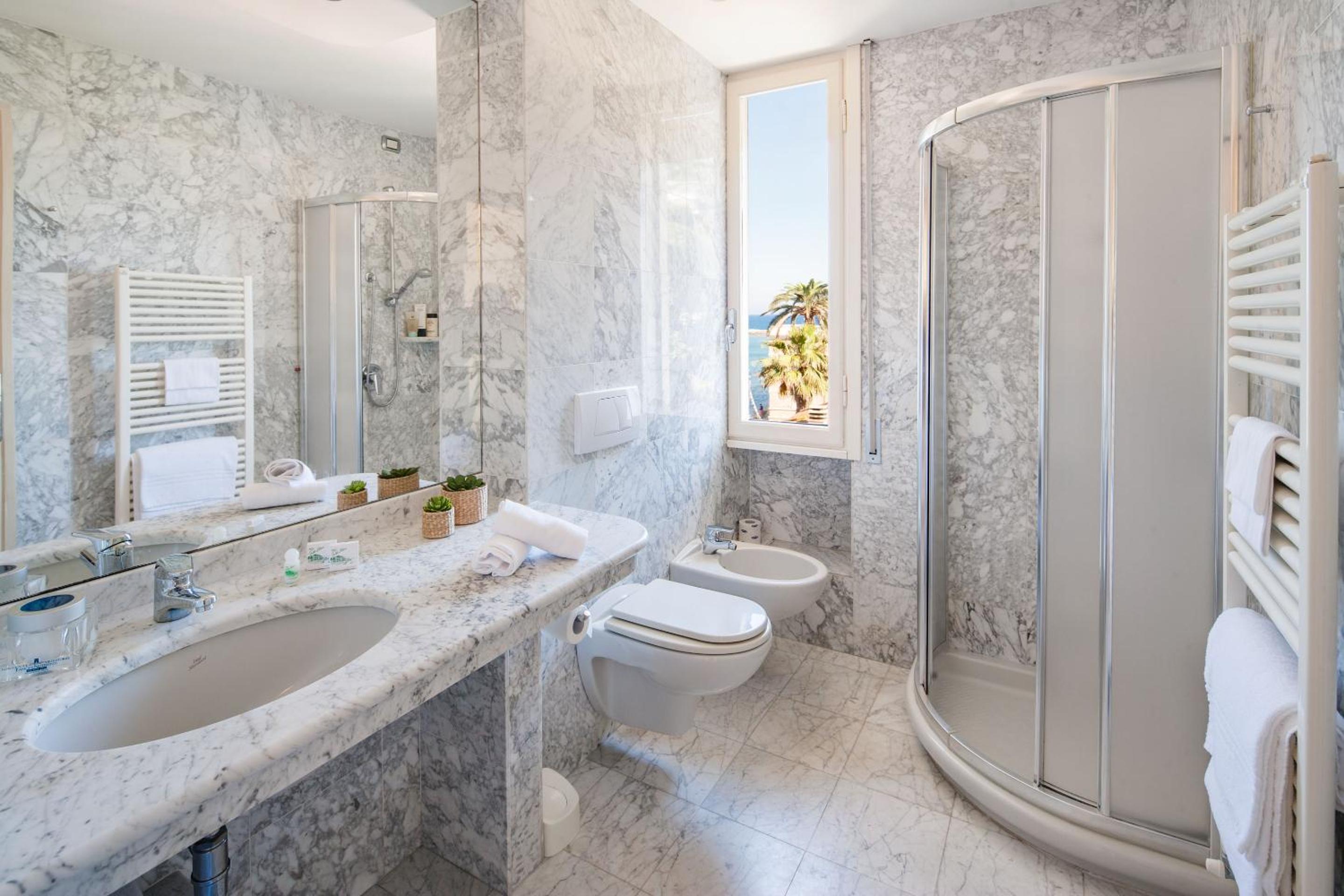 Deluxe Double Room with Sea View - Photo 22