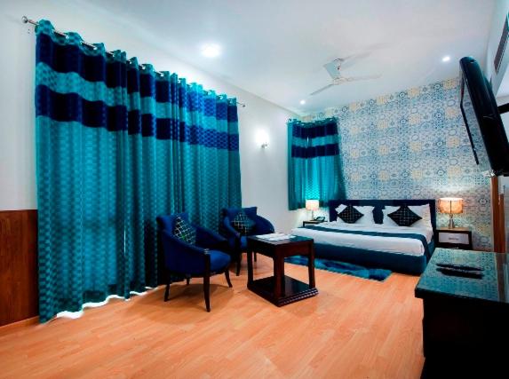 Two-Bedroom Apartment with Balcony photo 3