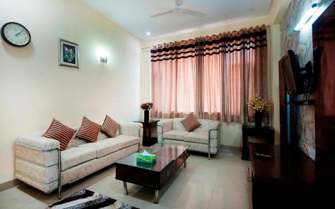 One-Bedroom Apartment with Garden photo 1