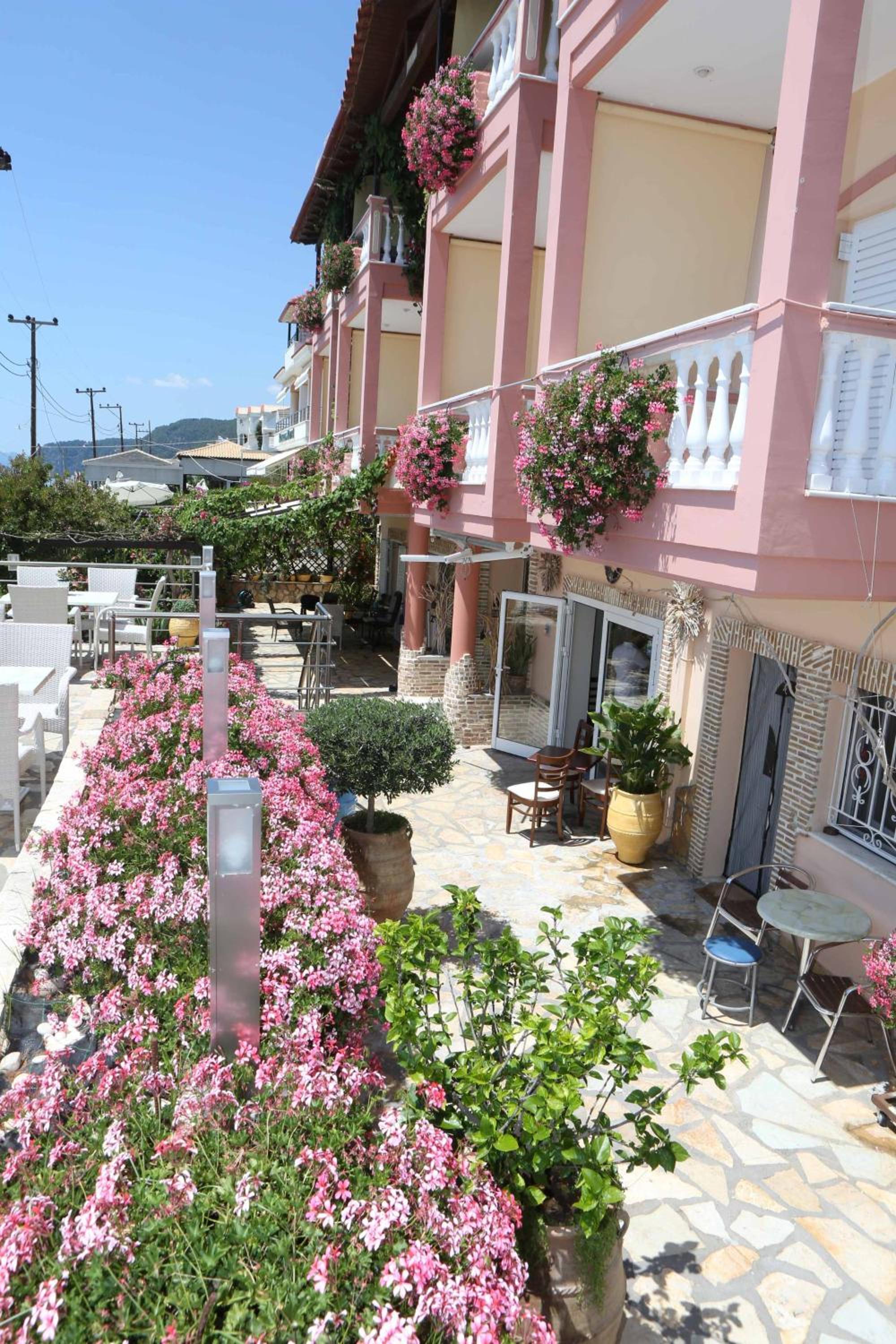 Quadruple Room with Terrace