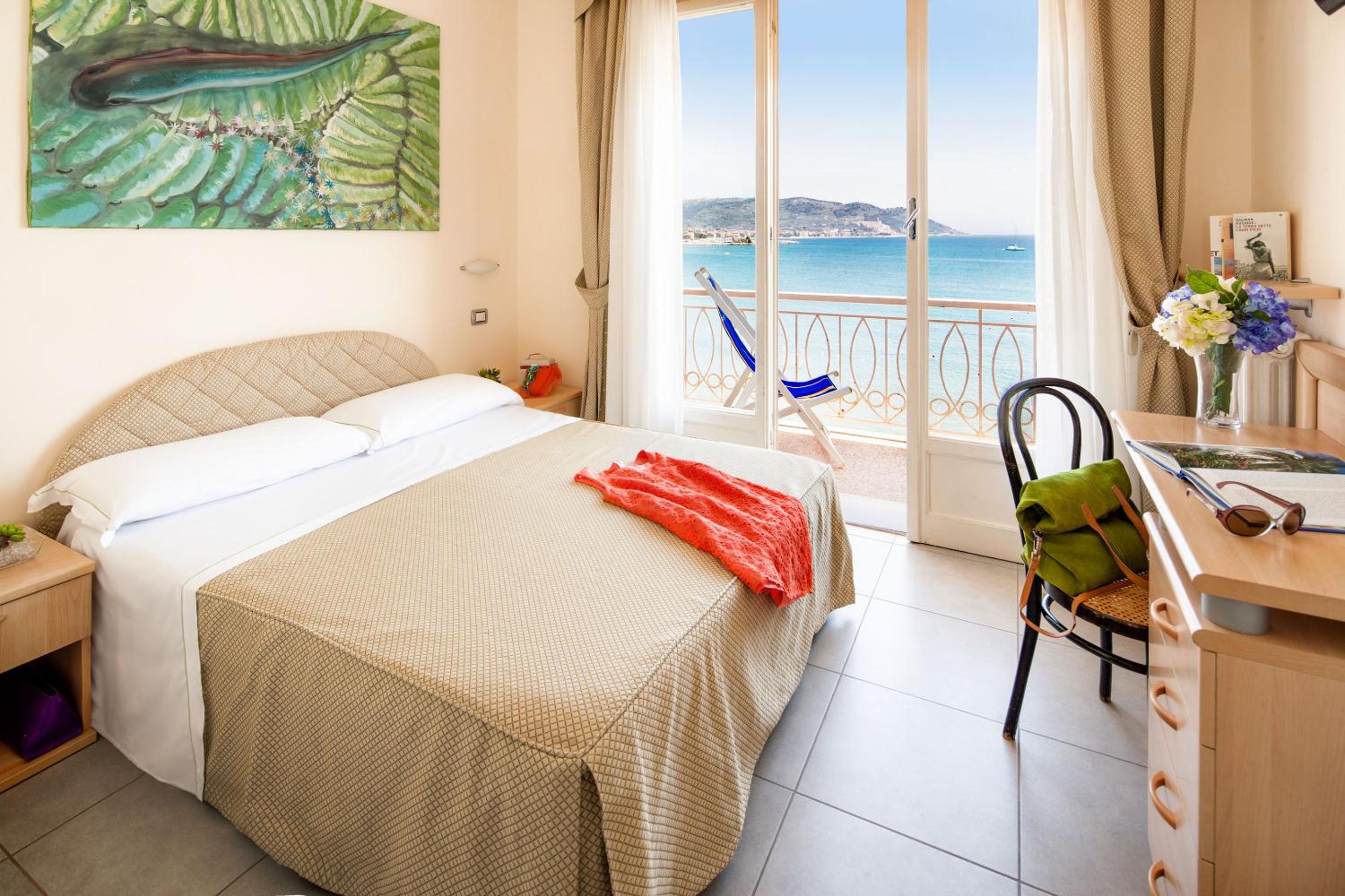 Double Room with Sea View - Photo 14