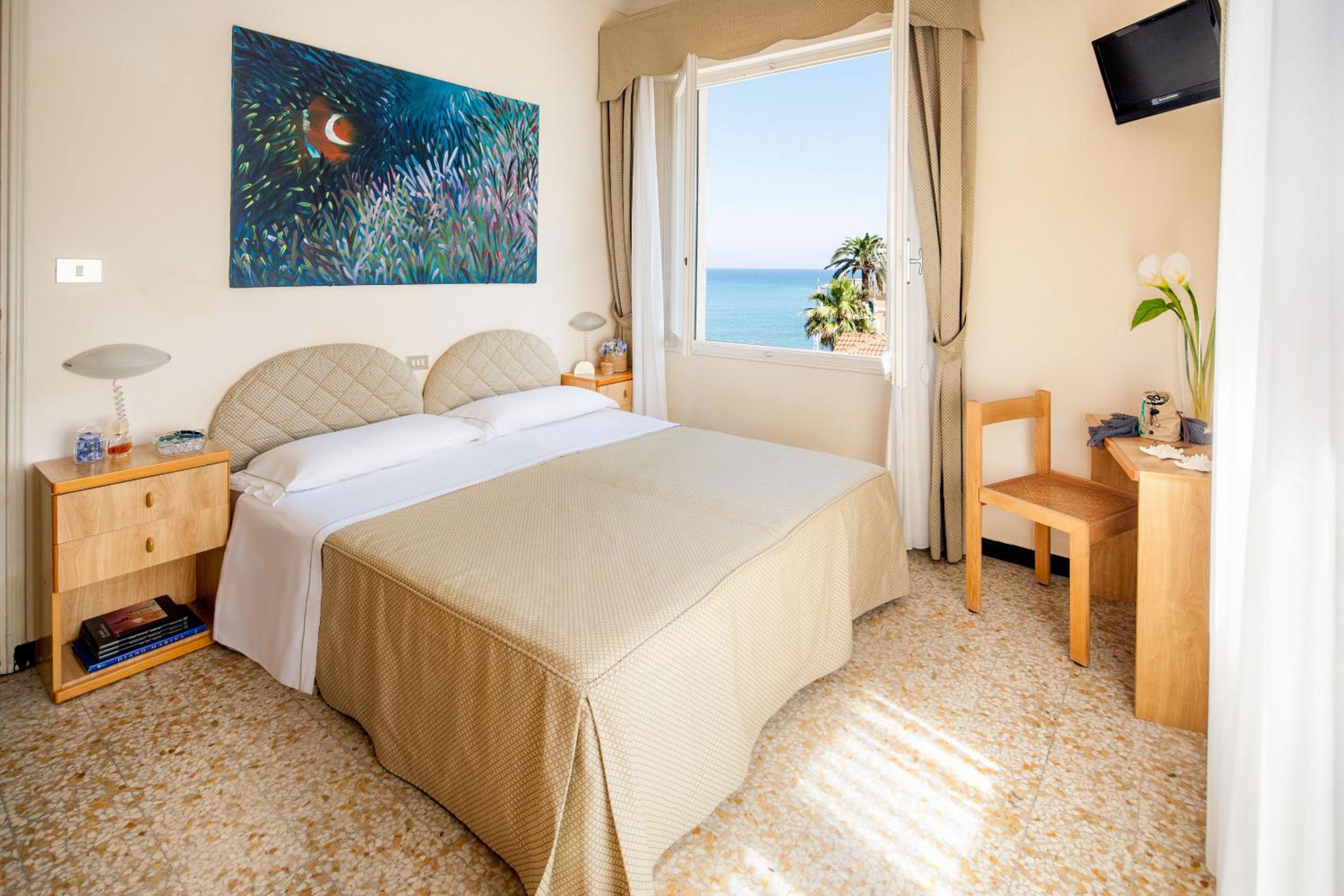 Double Room with Sea View - Photo 8