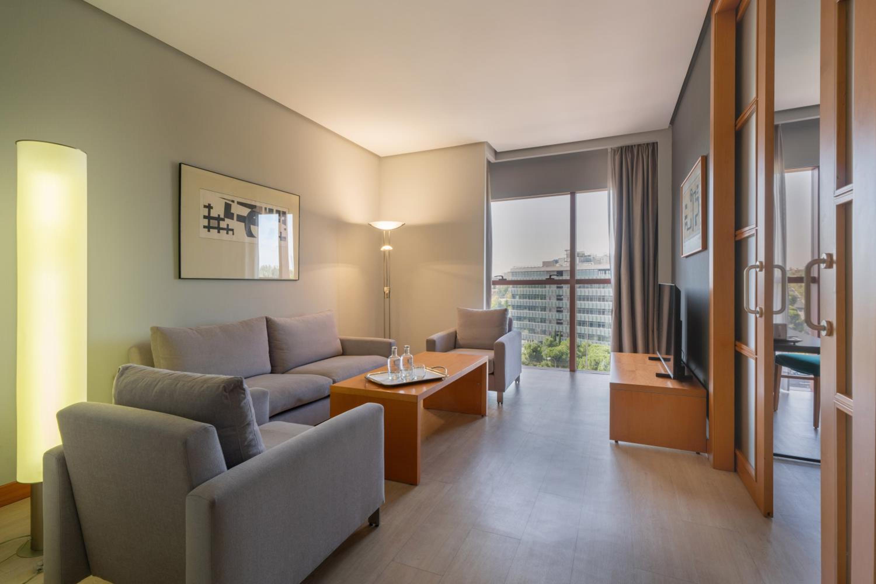 Deluxe Suite - Photo 7