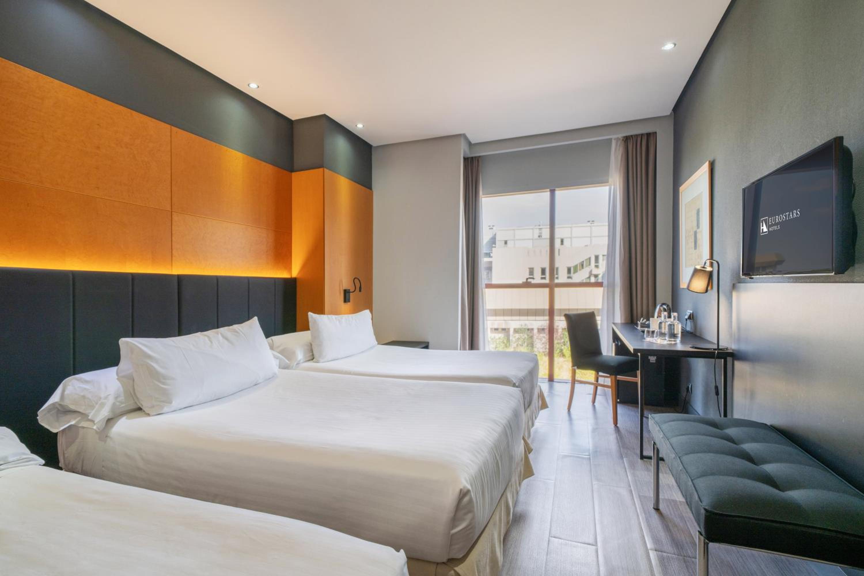 Deluxe Double Room with Extra Bed - Photo 3