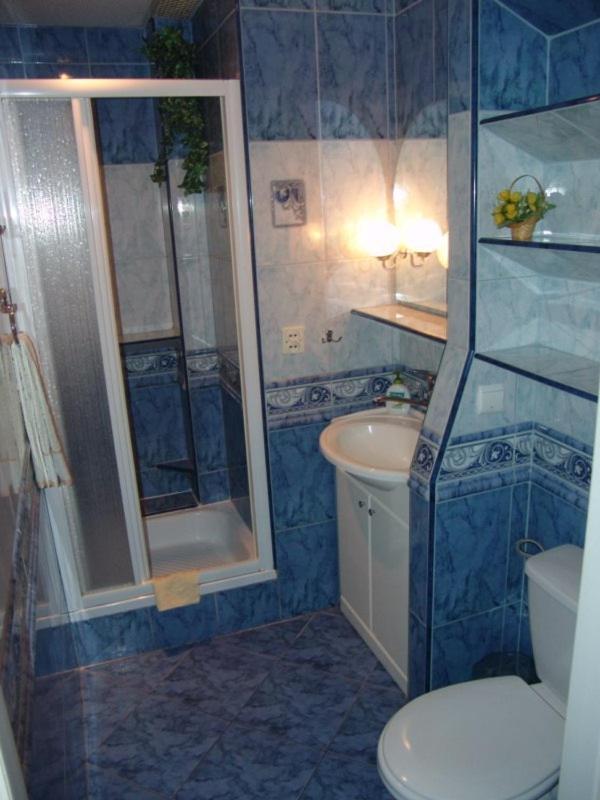 Triple Room with Private Bathroom - Photo 6