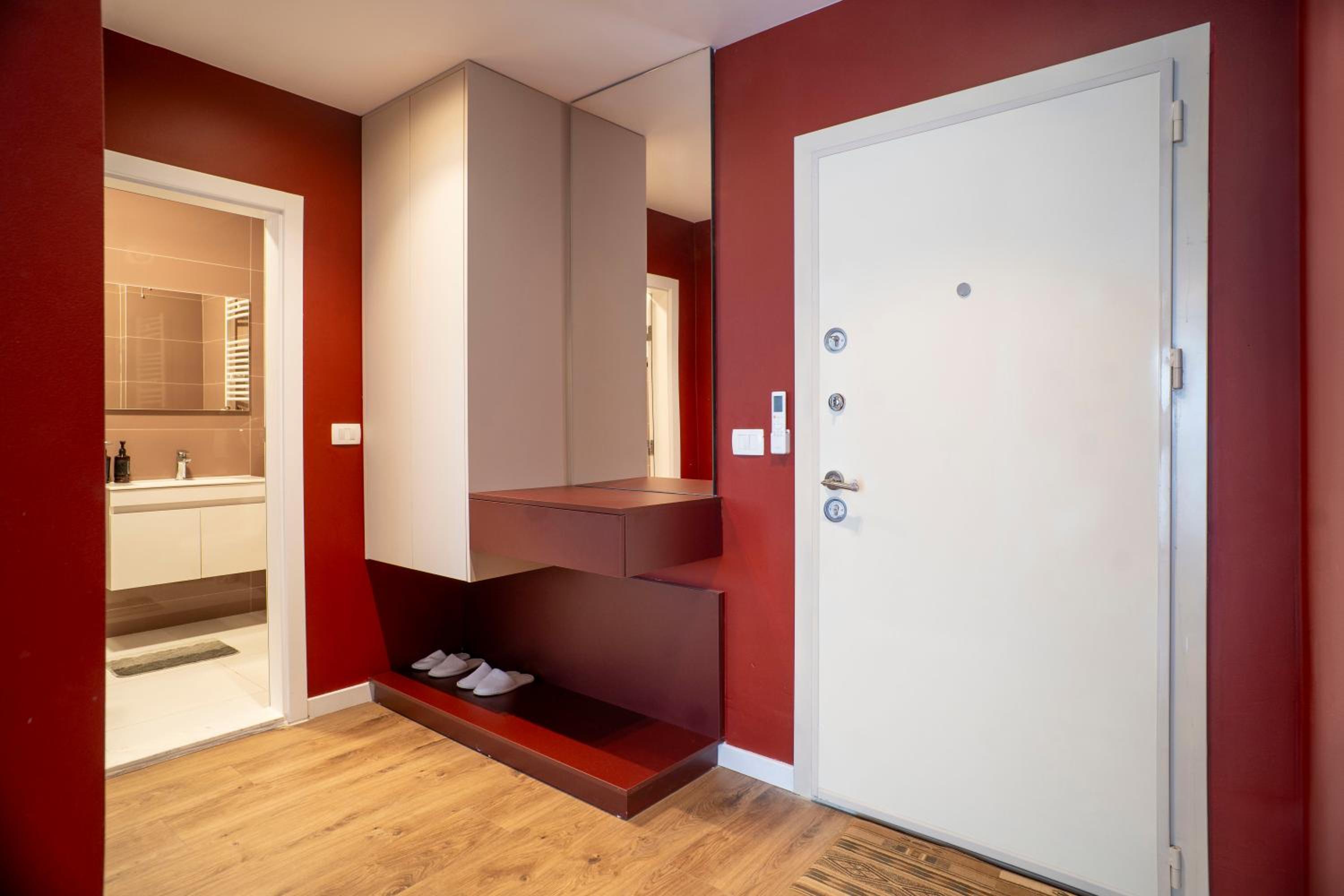 Deluxe One-Bedroom Apartment