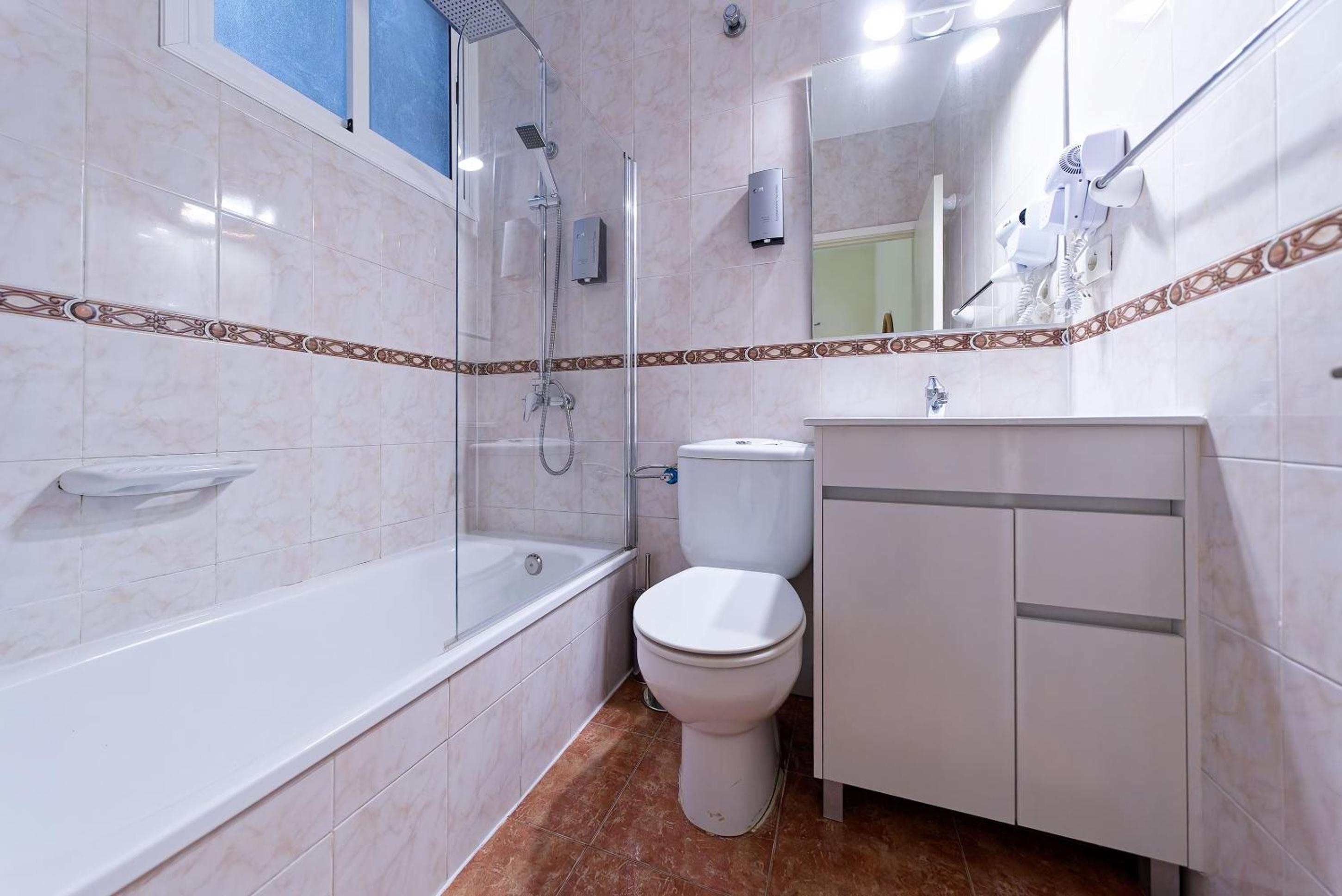 Double Room thumbnail 5