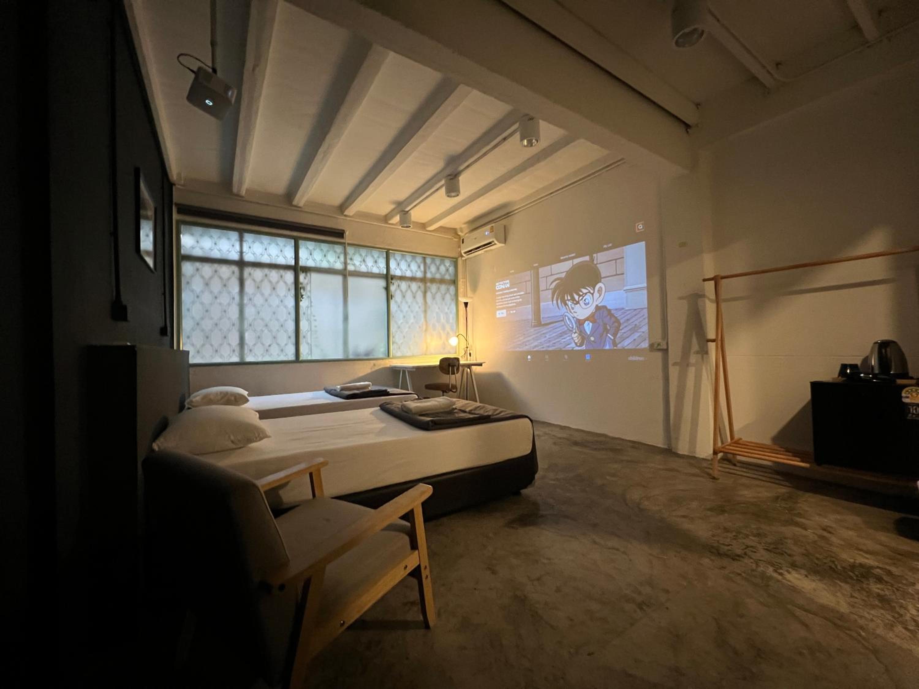 Large Twin Room - Photo 4