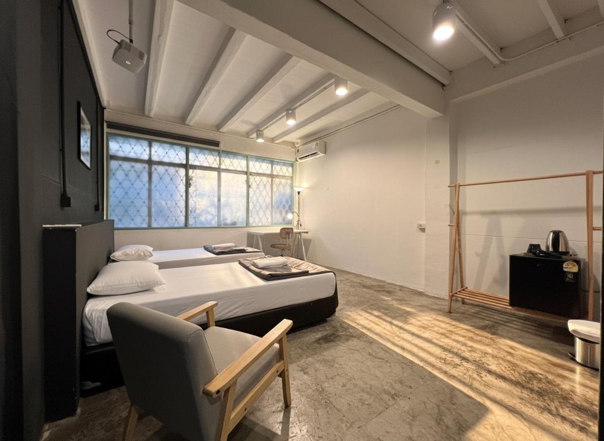 Large Twin Room - Photo 5
