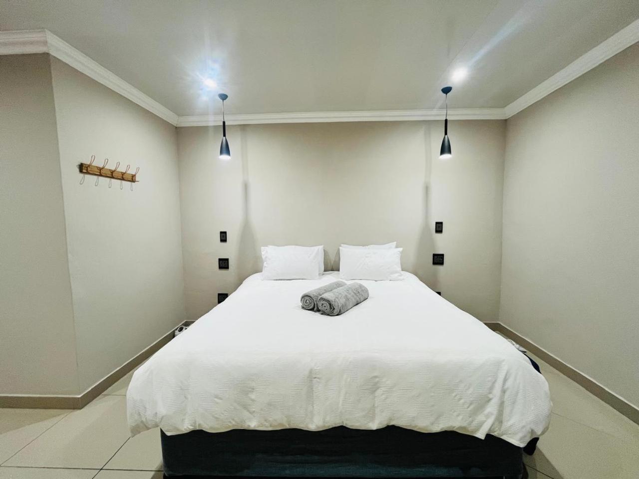 Standard King Room photo 3