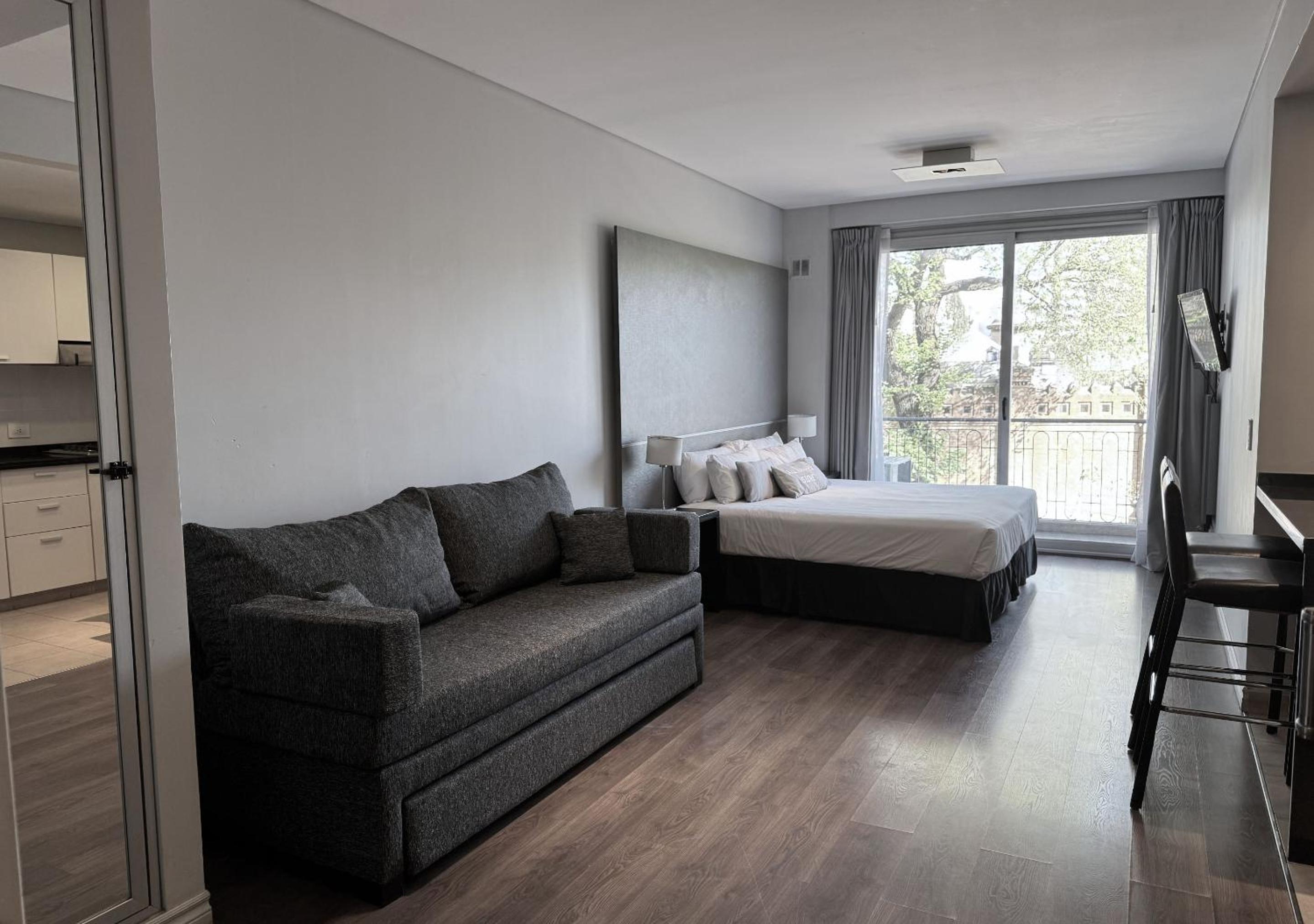 Suite with City View photo 3