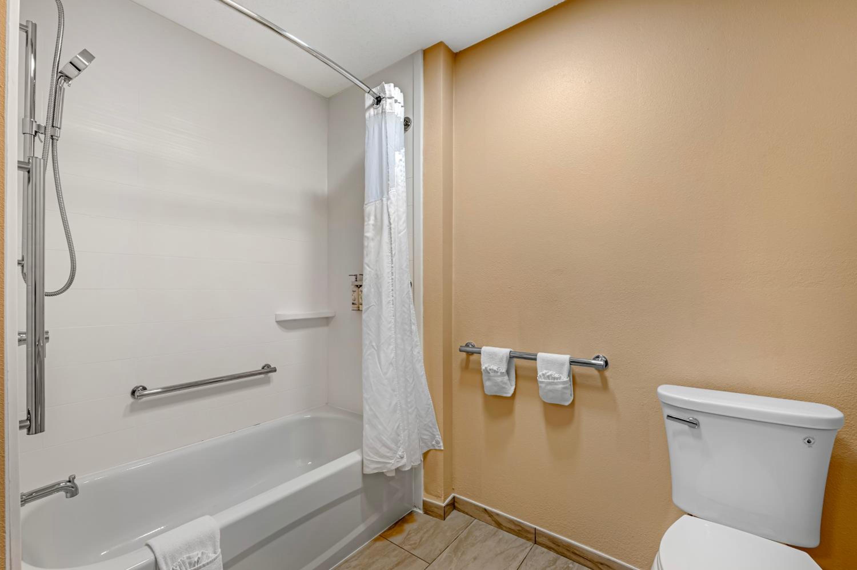 Standard Queen Room with Two Queen Beds and Mobility Accessible Tub - Photo 1