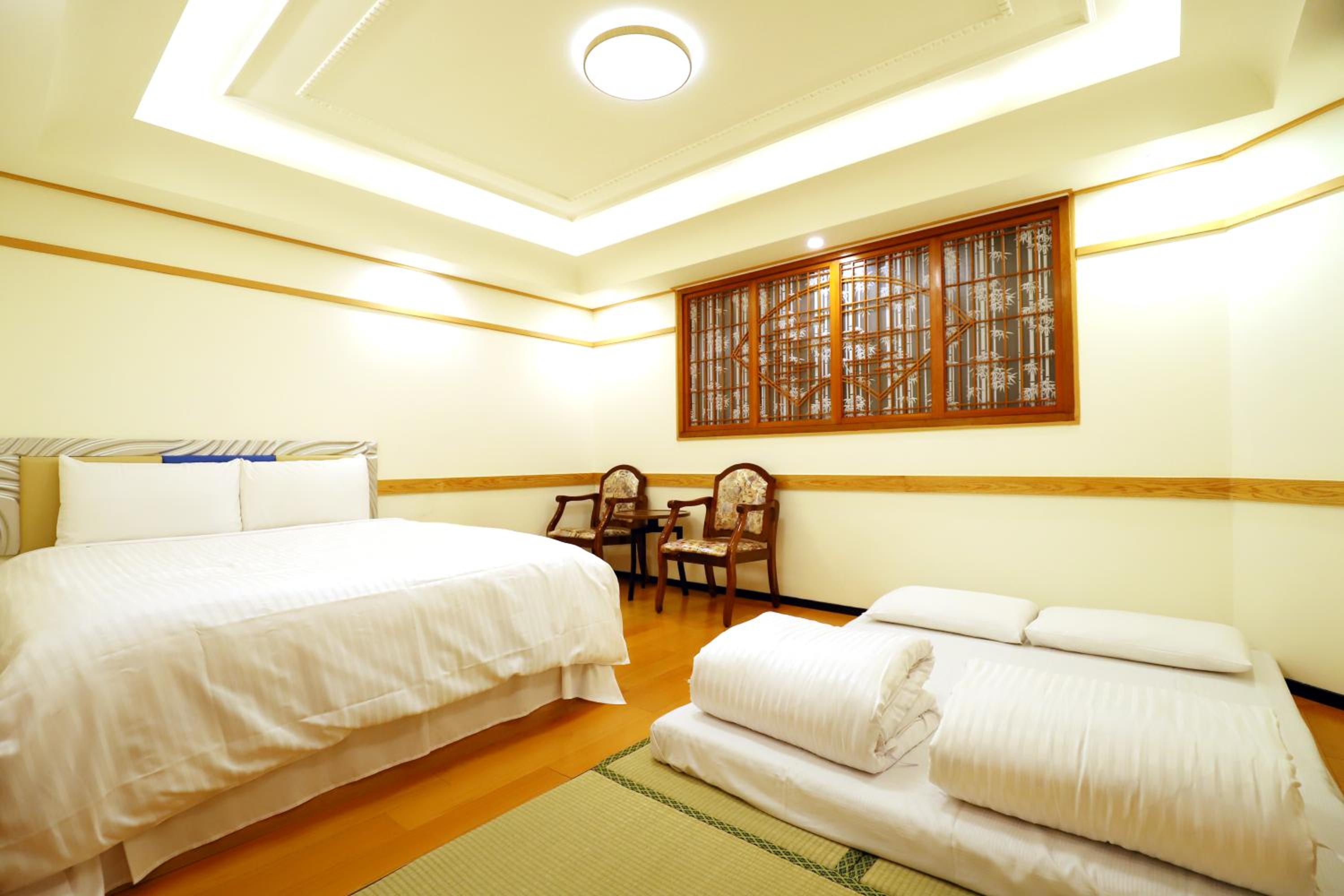 Double Room with Additional Japanese-Style Double Futon photo 2