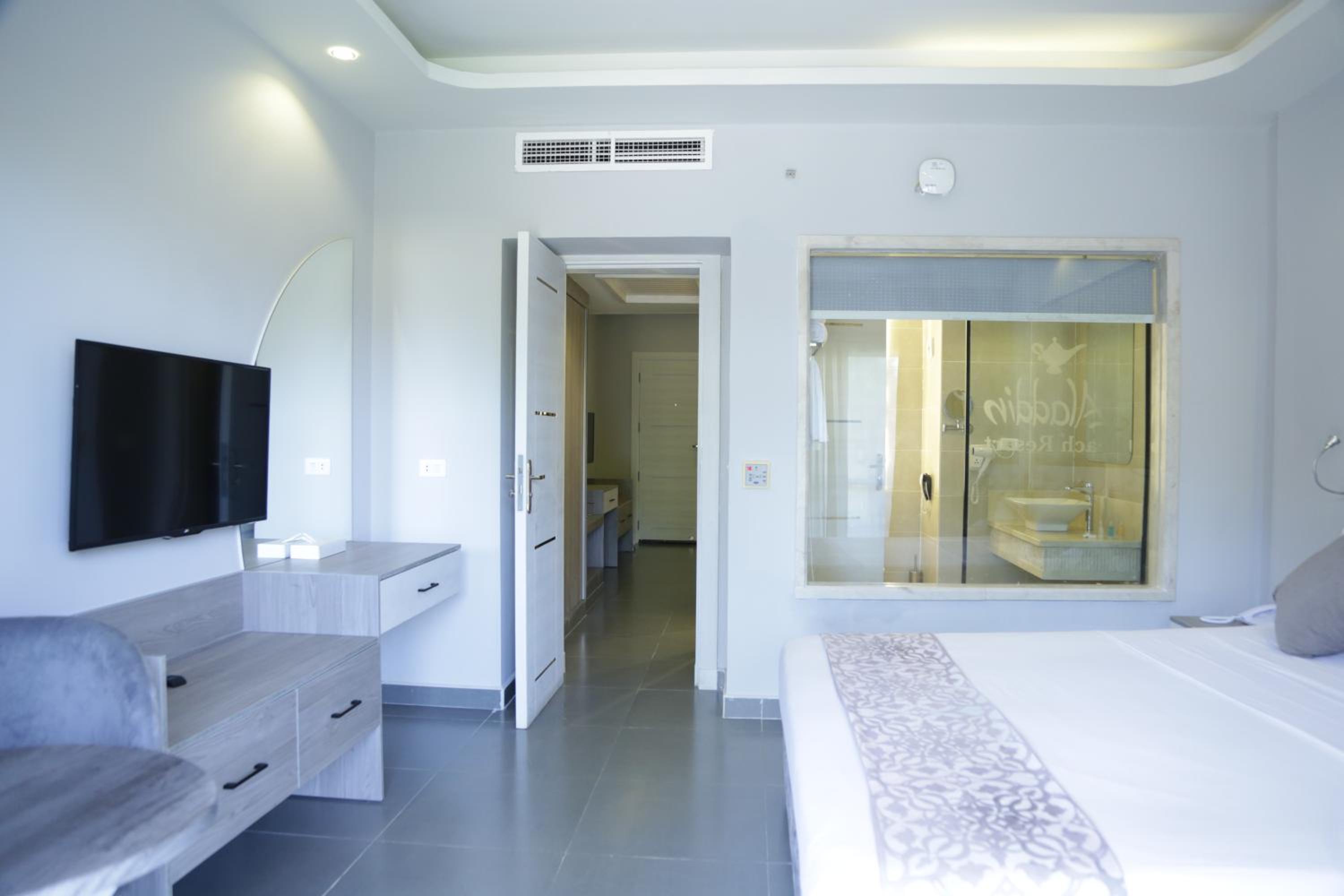 Deluxe Family Suite photo 3