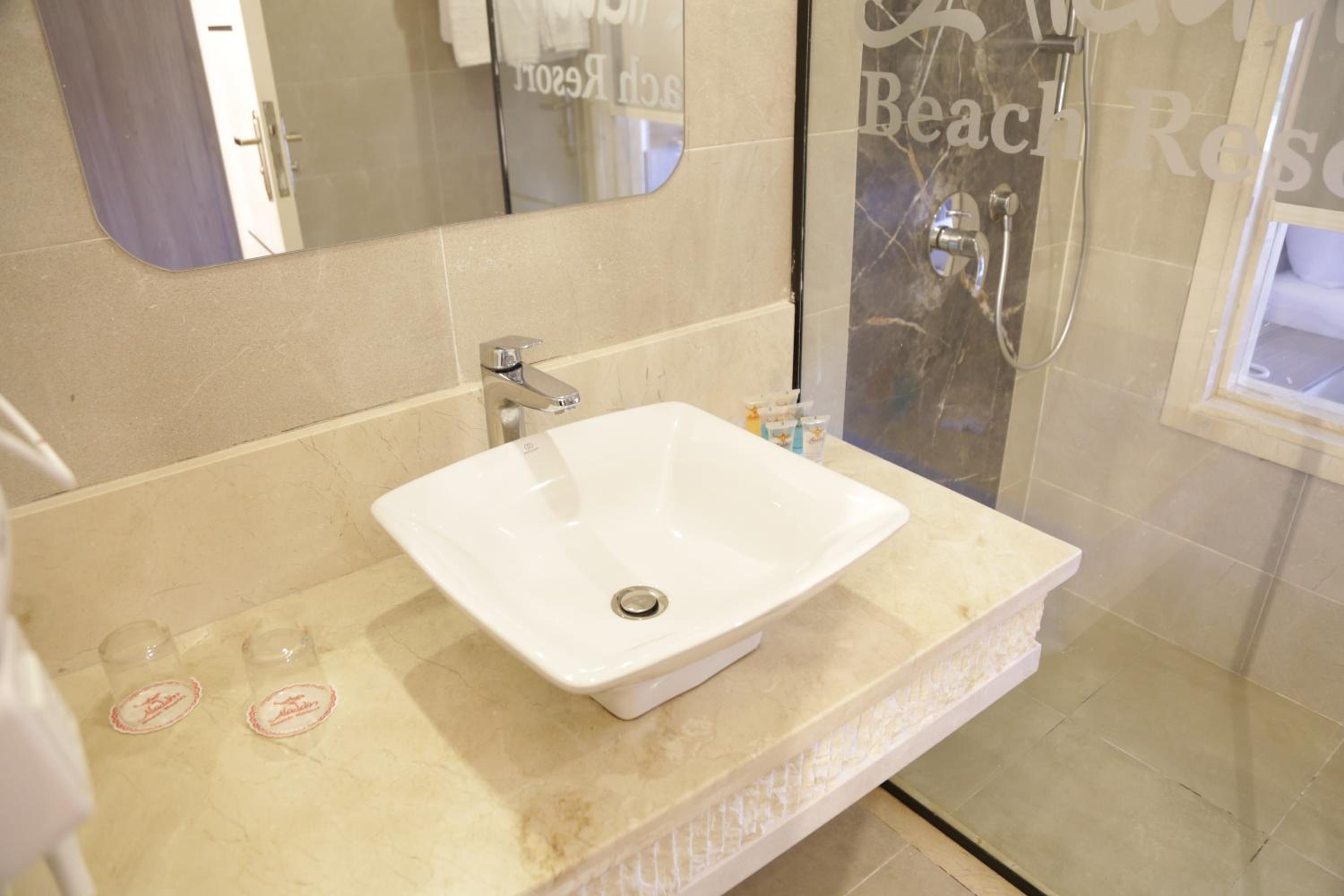 Deluxe Double or Twin Room with Garden View photo 2