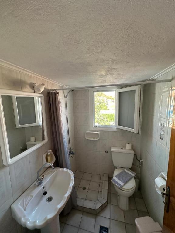 Standard Twin Room with Mountain View photo 3