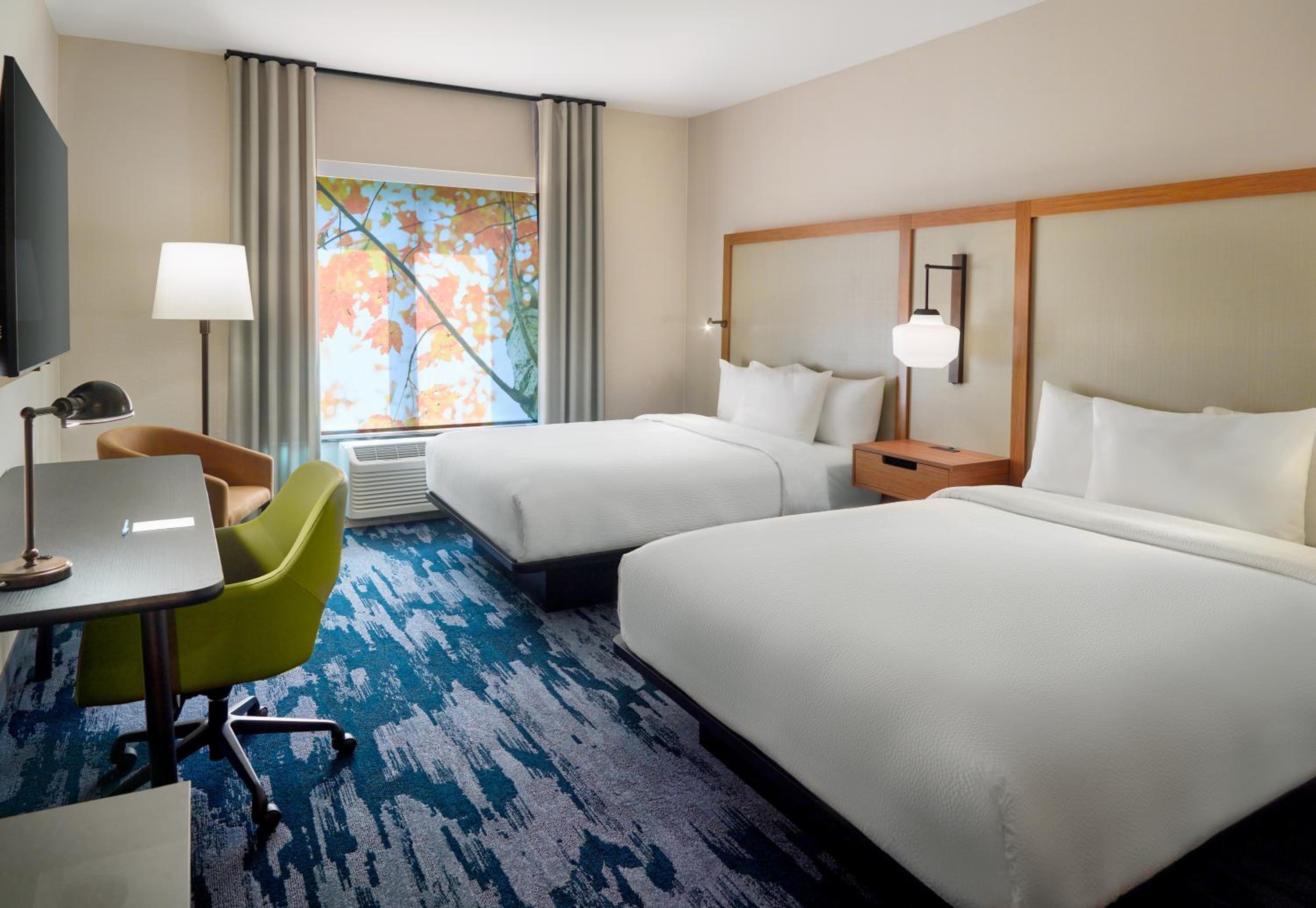 Queen Room with Two Queen Beds and Bathtub - Mobility Access