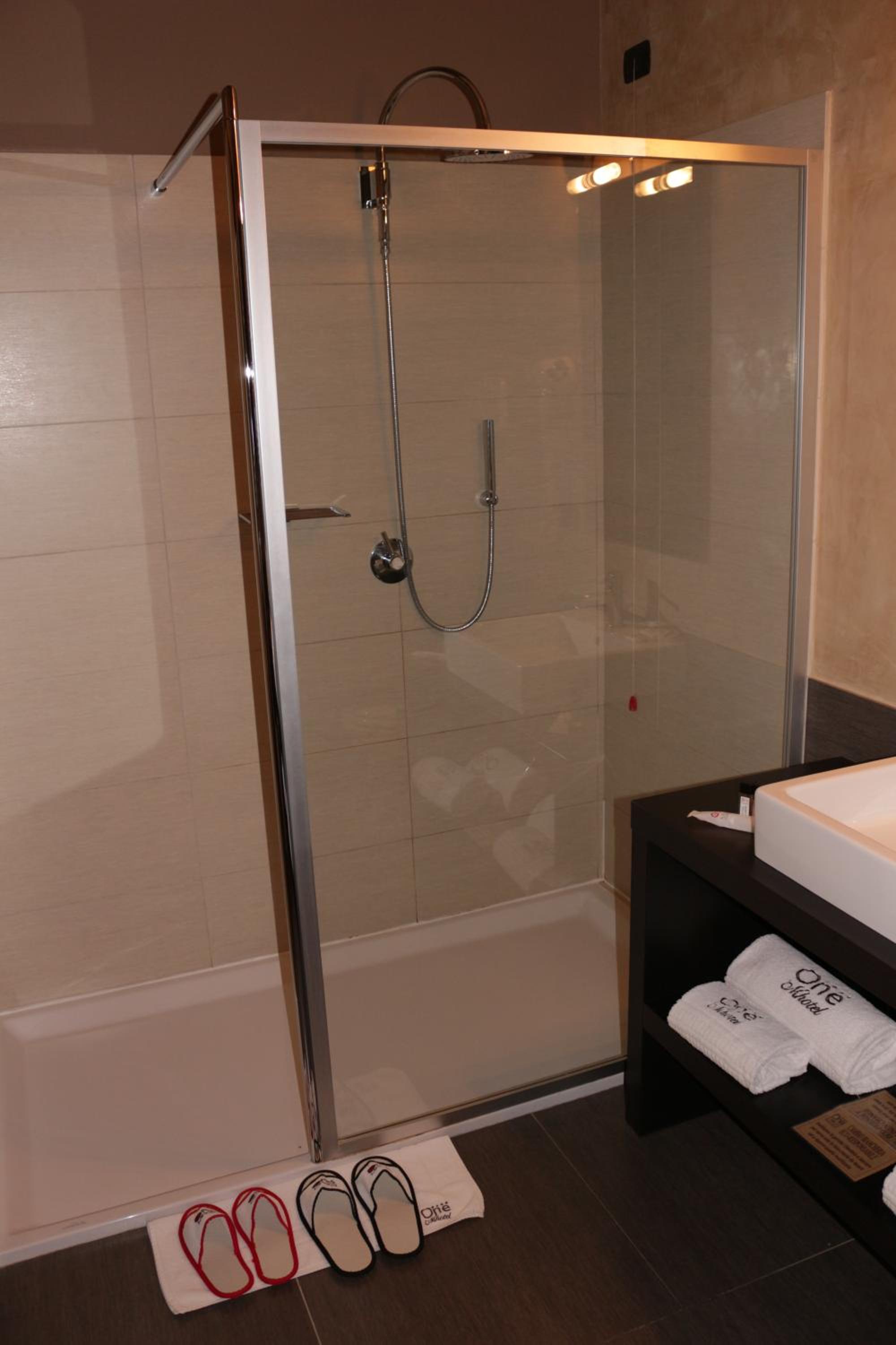 Double Room - Photo 7
