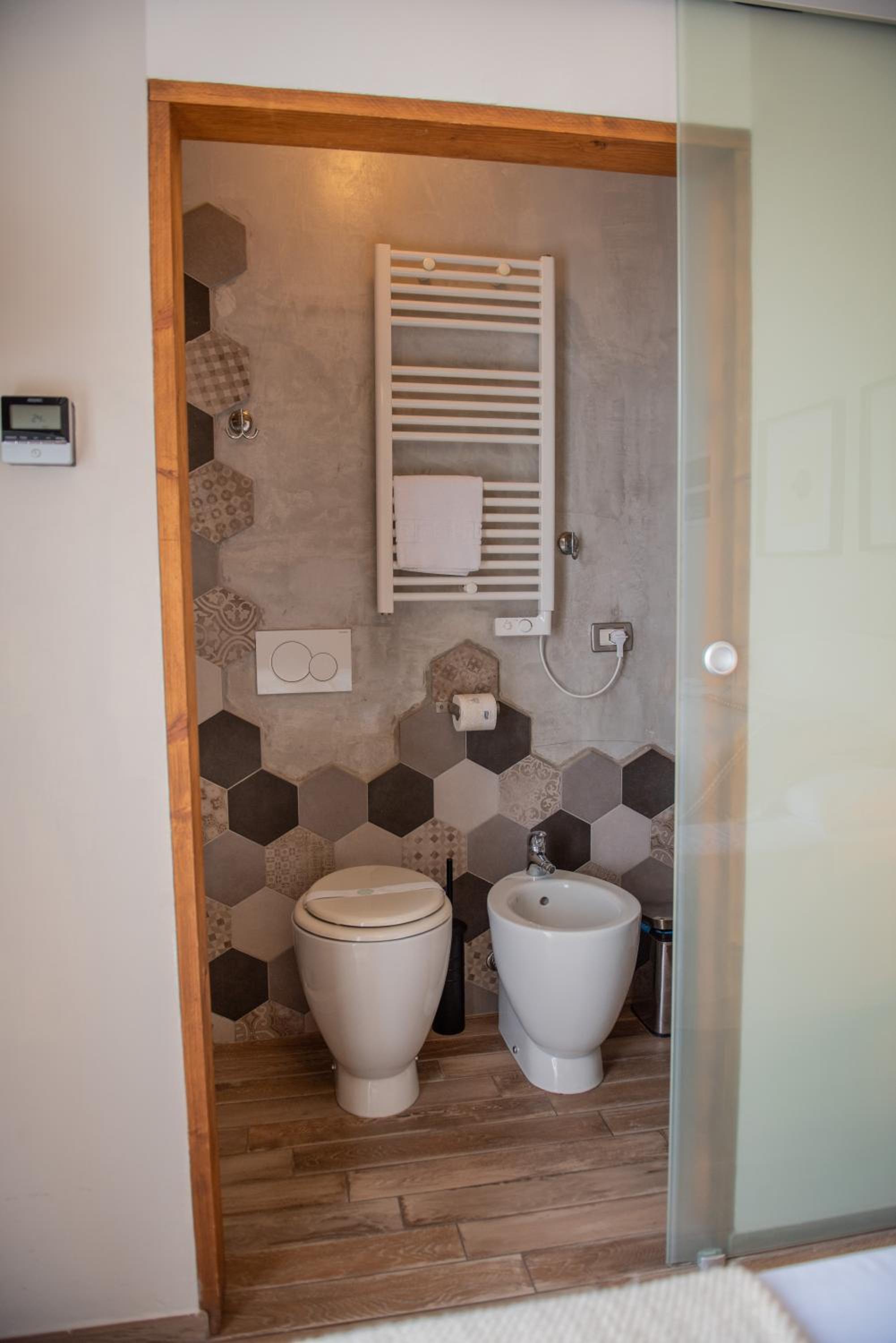 Deluxe Double Room with Side Sea View
