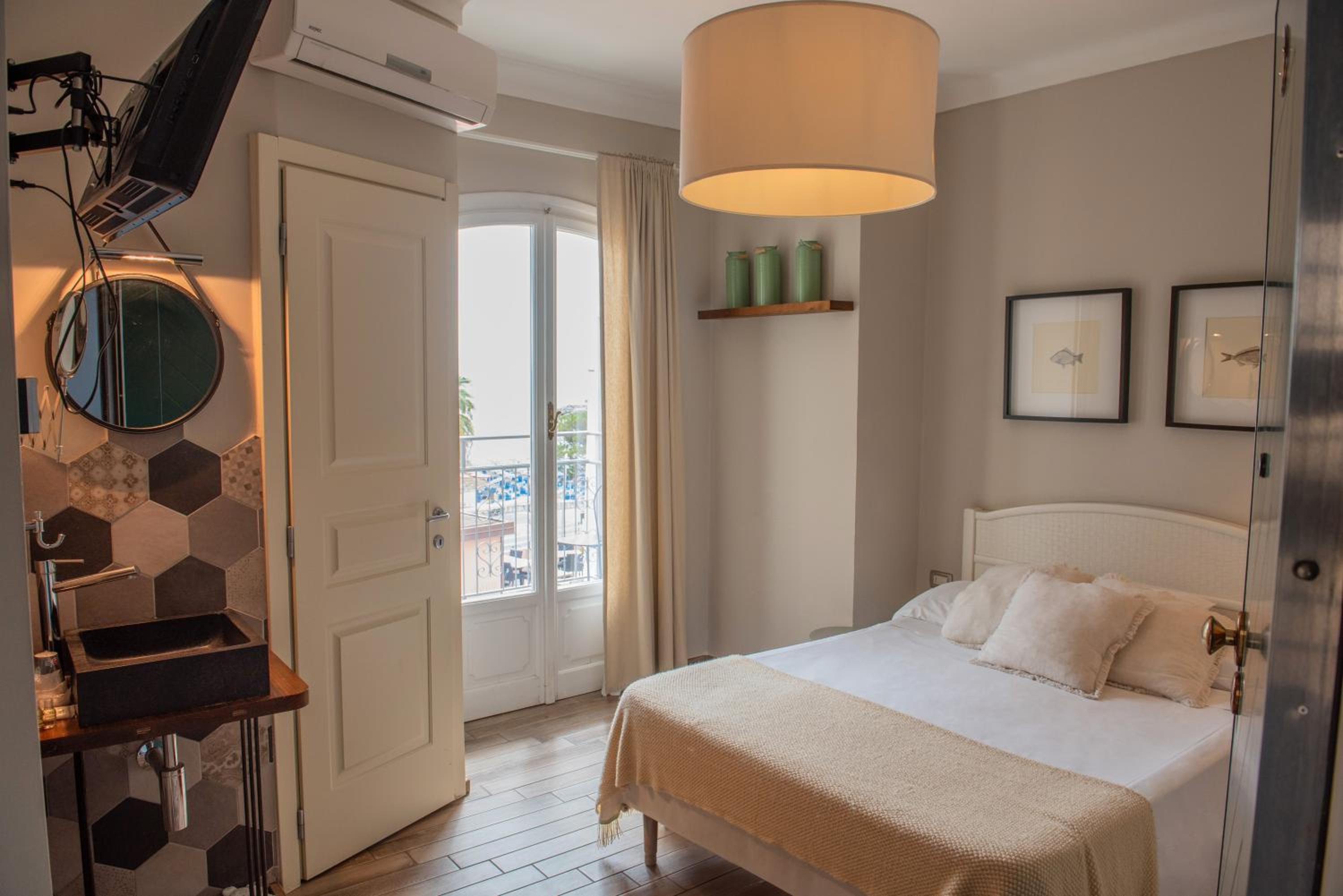 Deluxe Double Room with Balcony and Sea View
