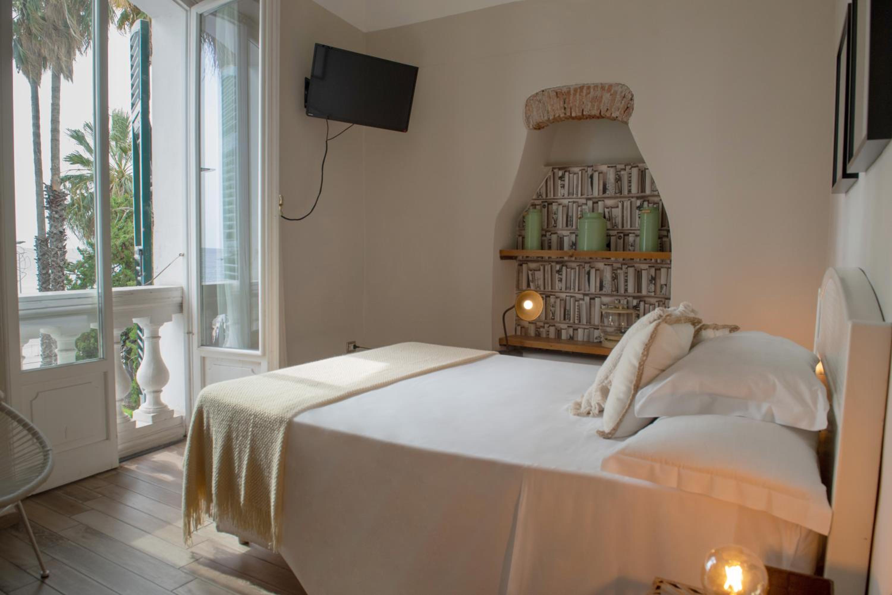 Deluxe Double Room with Balcony and Sea View