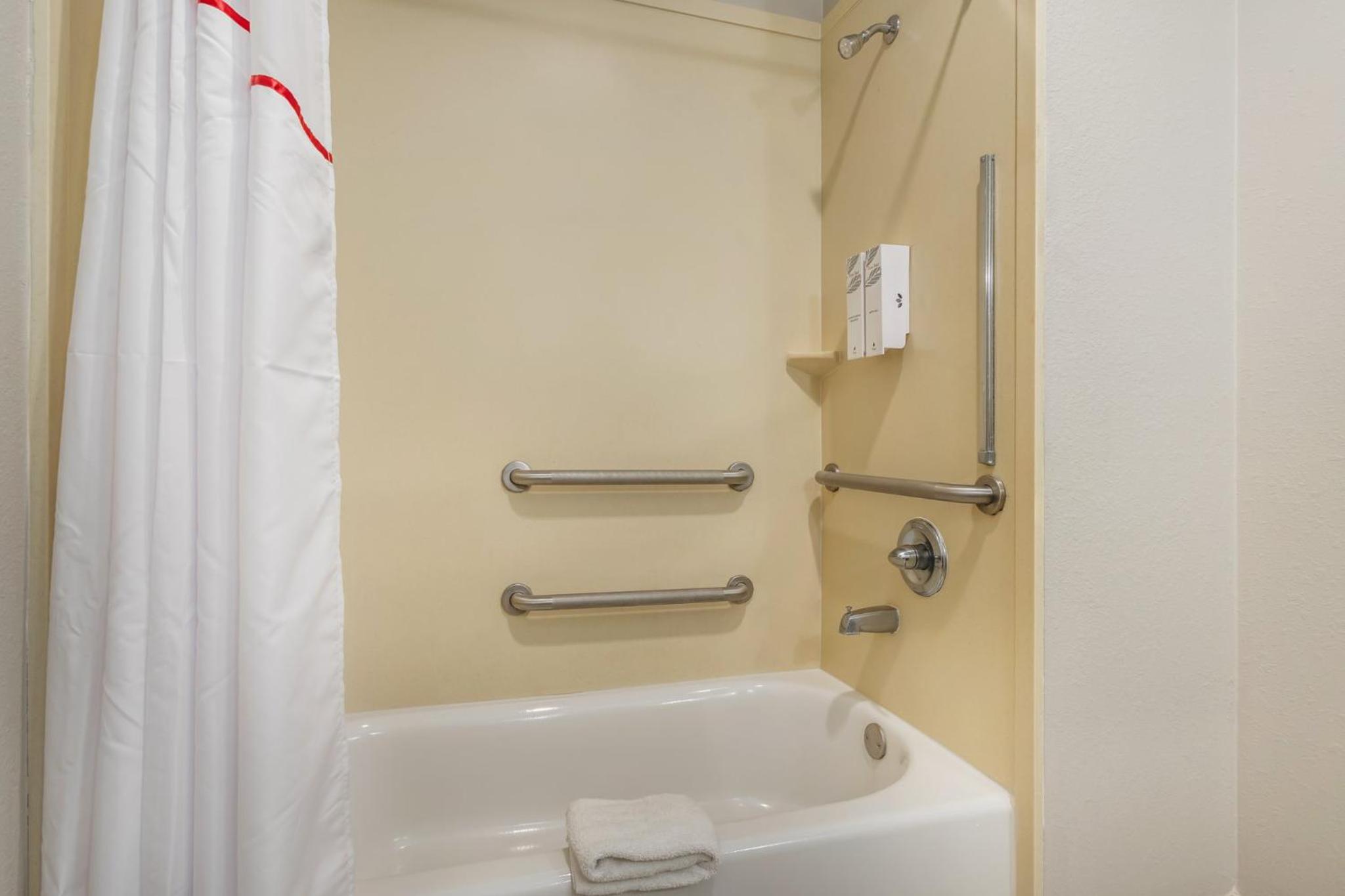 Deluxe King Room Disability Access Non-Smoking - Photo 7