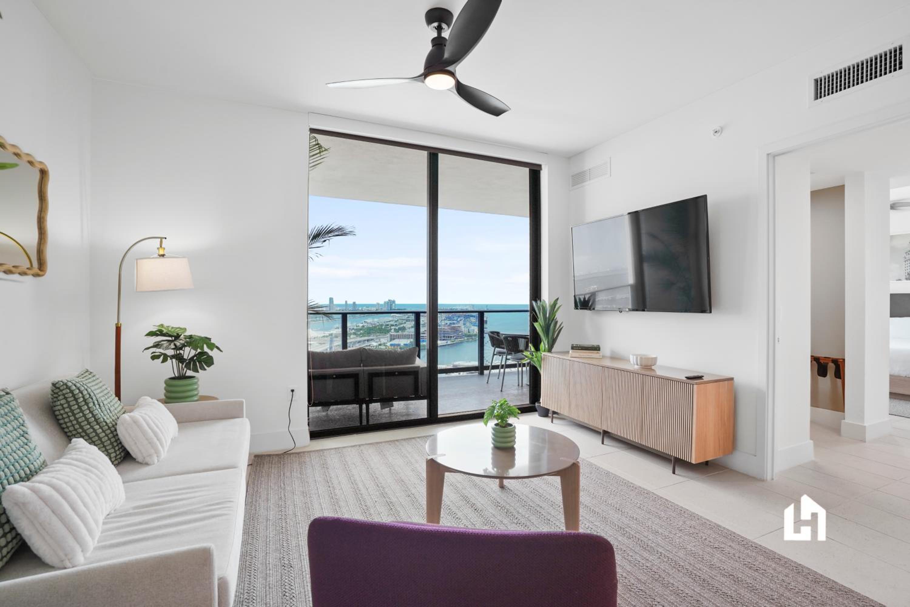 Three-Bedroom Apartment with Ocean View photo 2