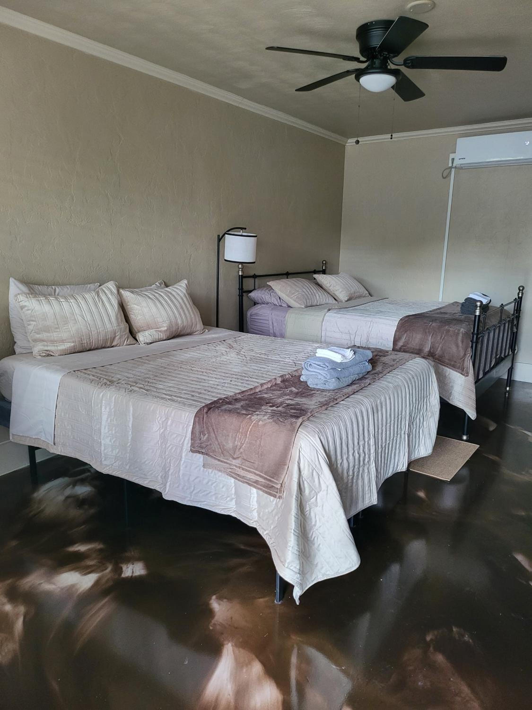 Deluxe Queen Room with Two Queen Beds photo 1