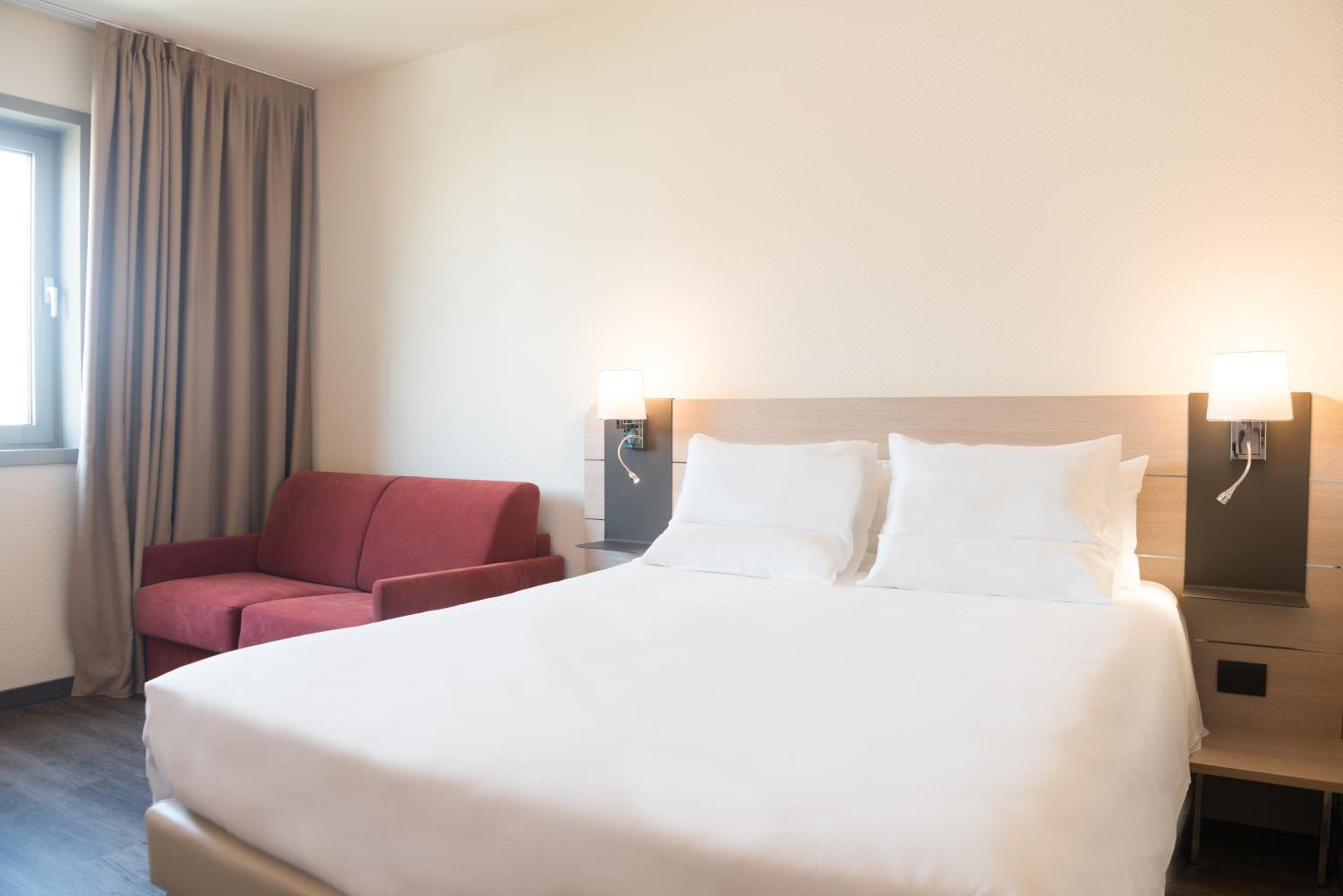 Superior King Room with Sofa Bed photo 1