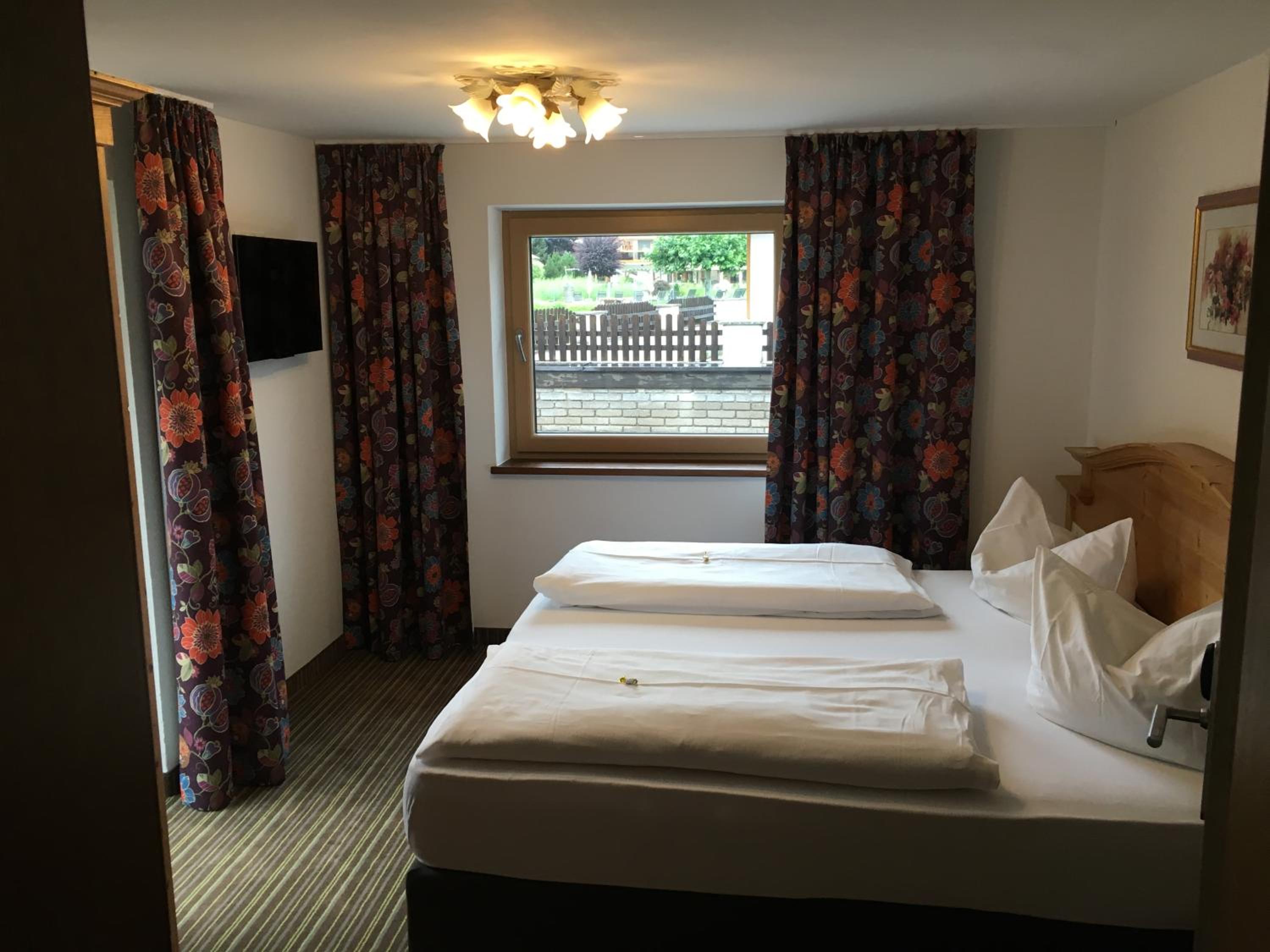 Budget double room - Annex Pension Held 492 ft 