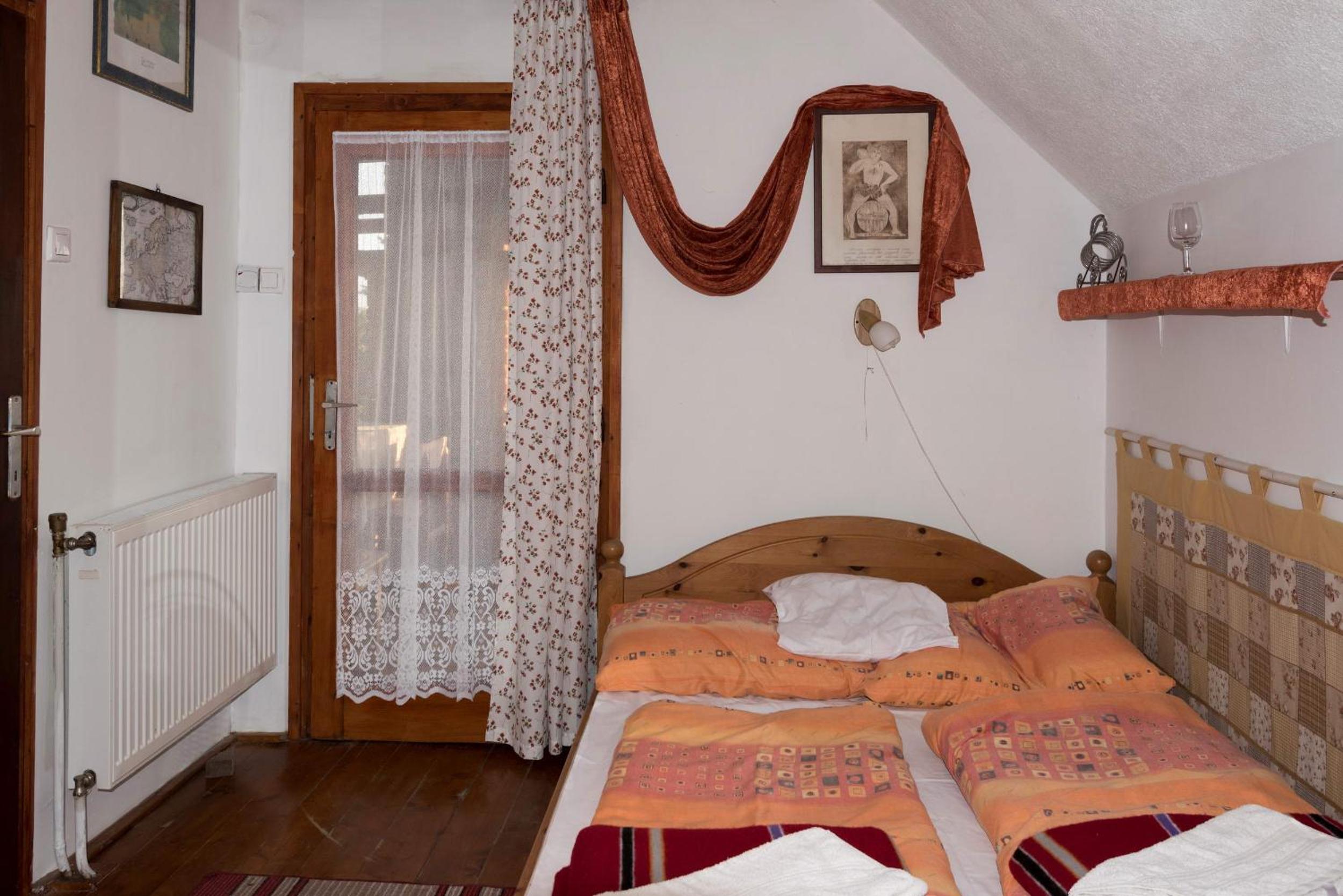 Deluxe Double Room with Shower - Photo 2