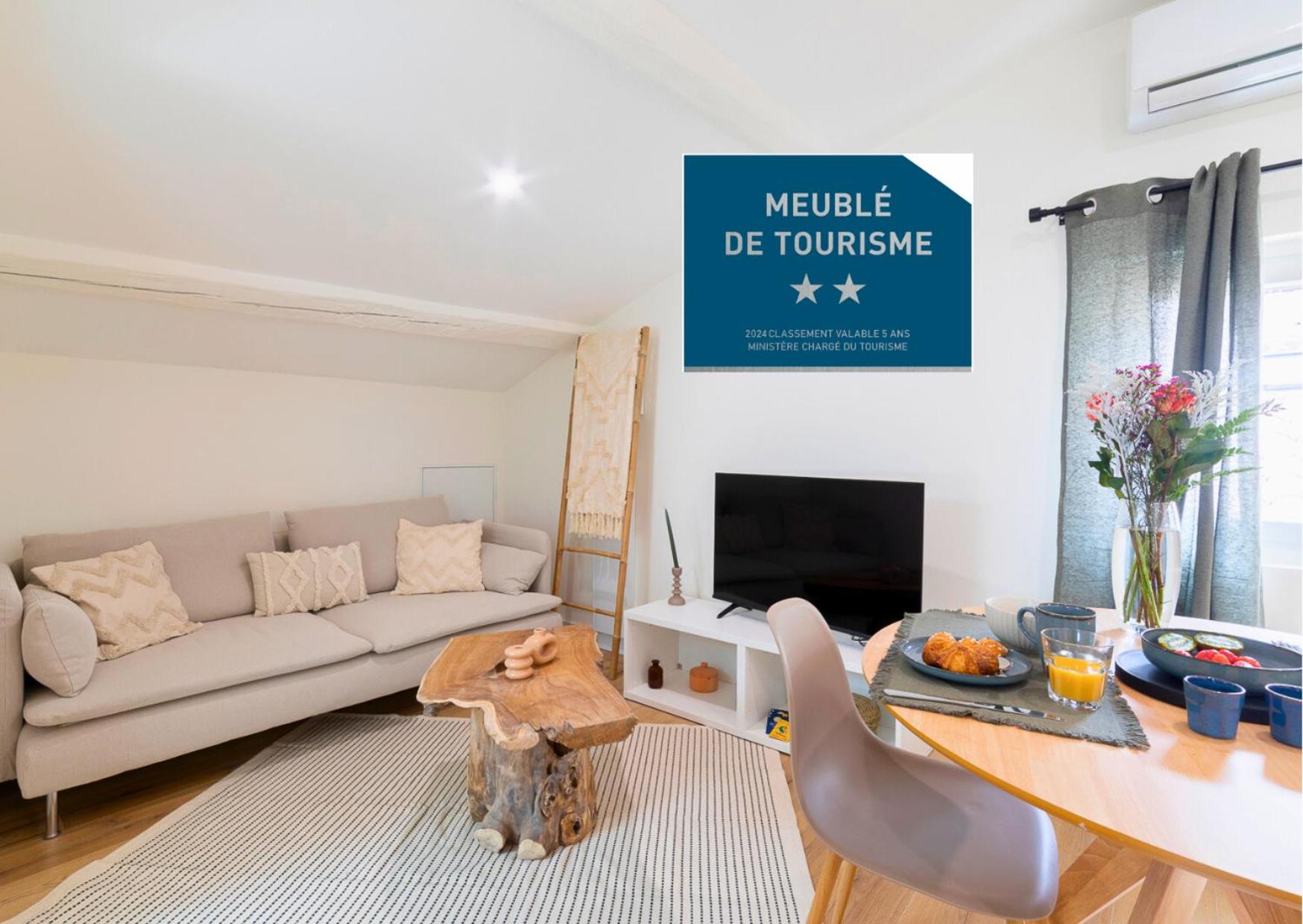 One-Bedroom Apartment with City View