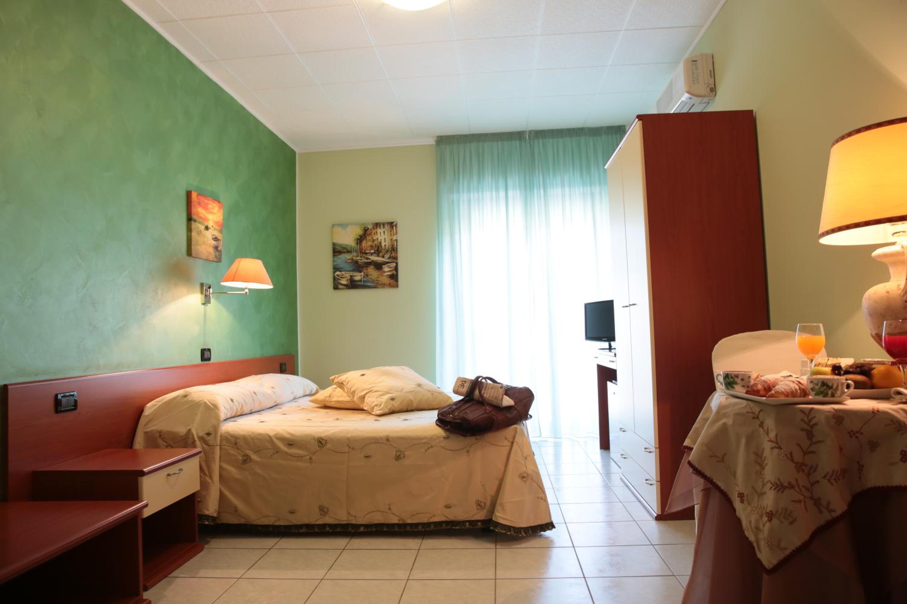 Single Room photo 2