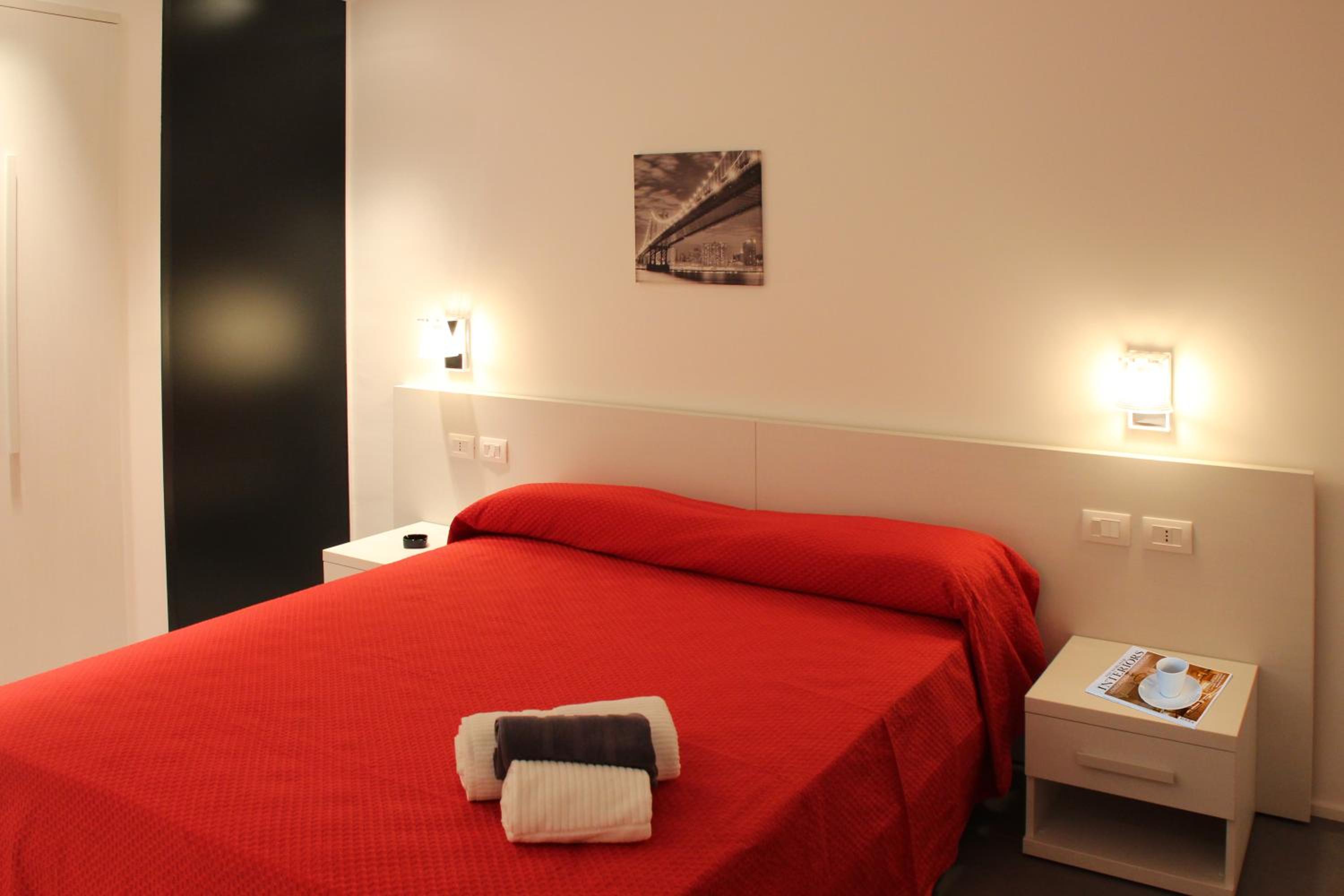 Deluxe Queen Suite photo 2