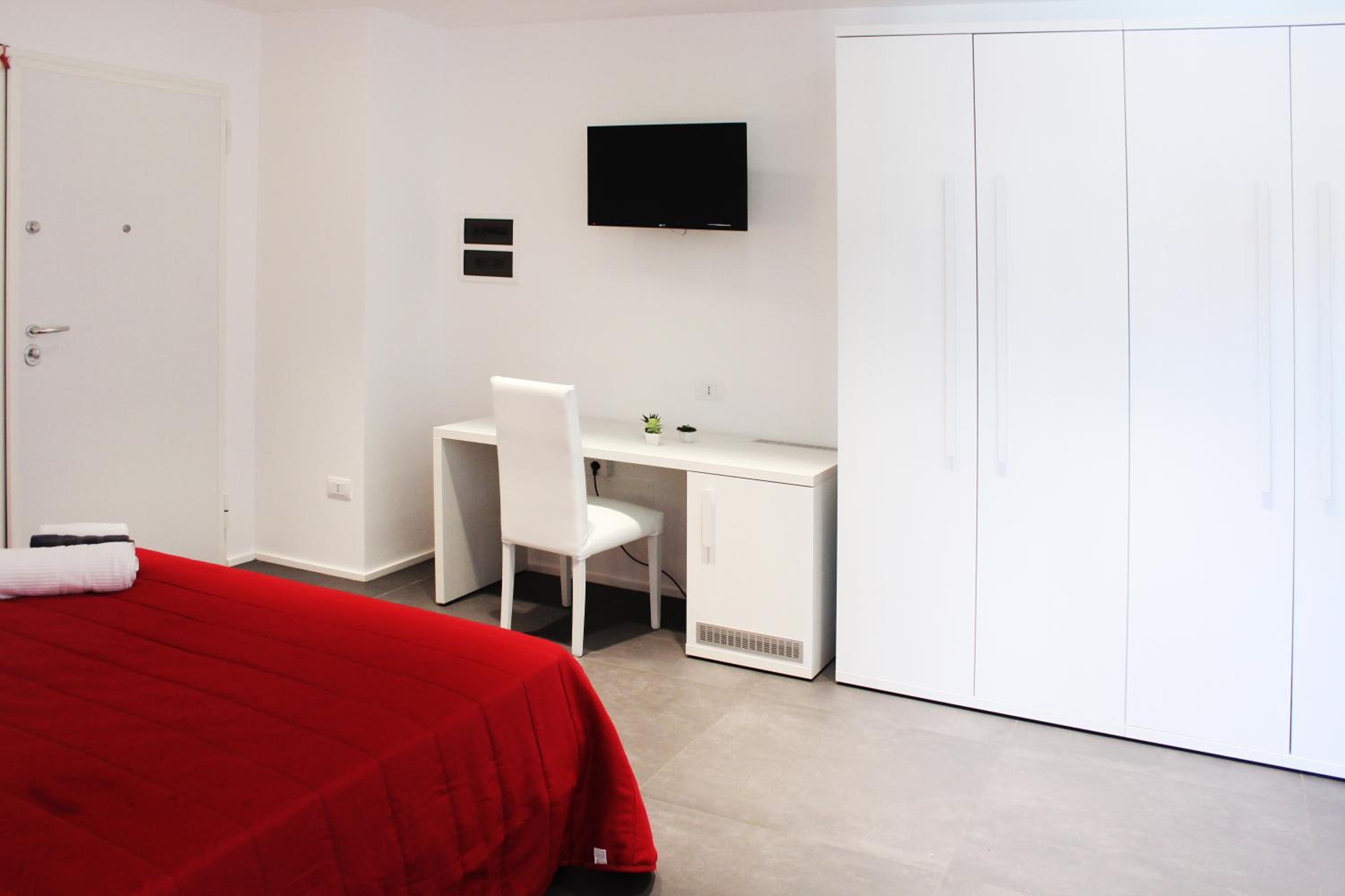 Deluxe Queen Suite photo 1