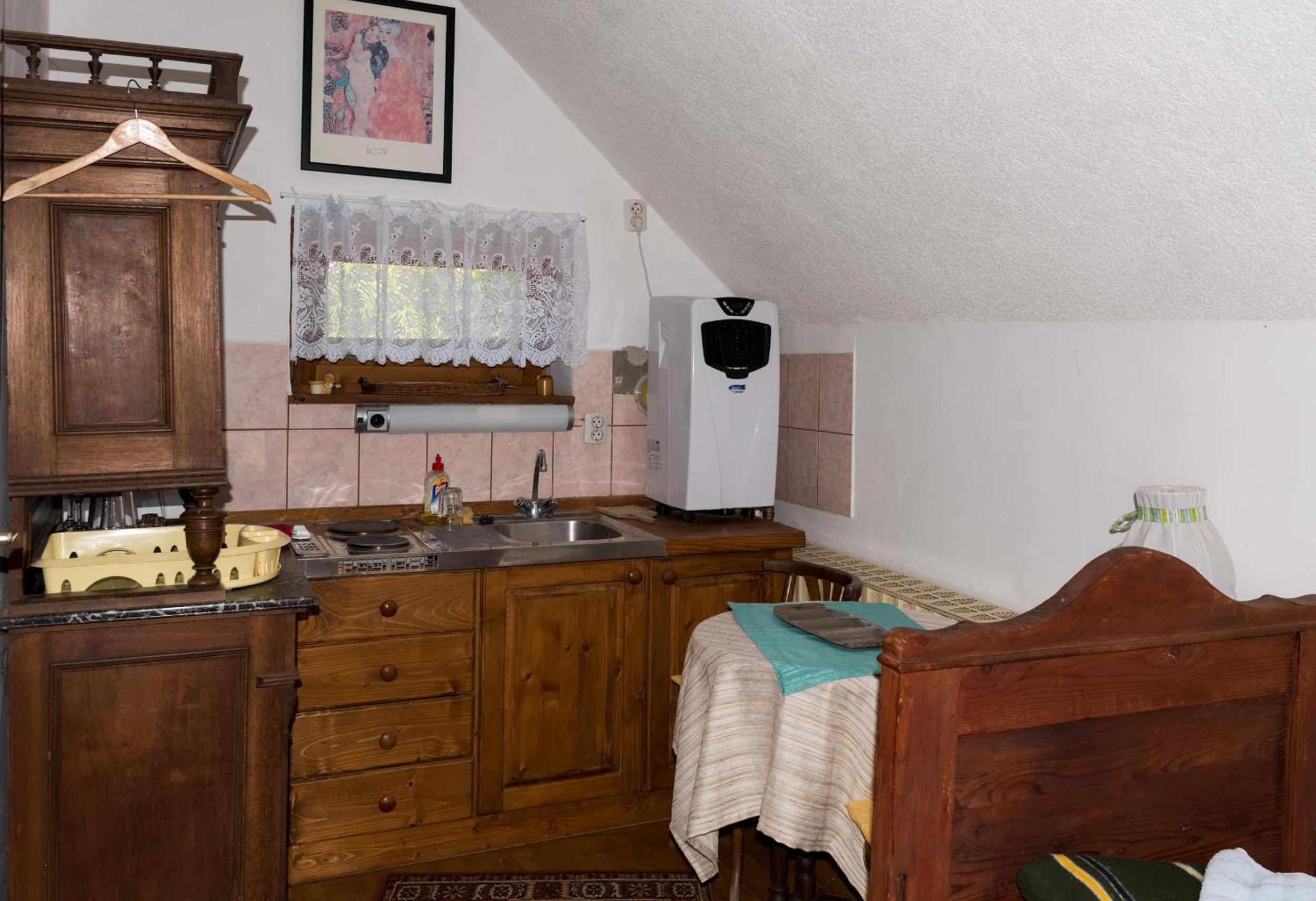 Deluxe Double Room with Shower - Photo 3