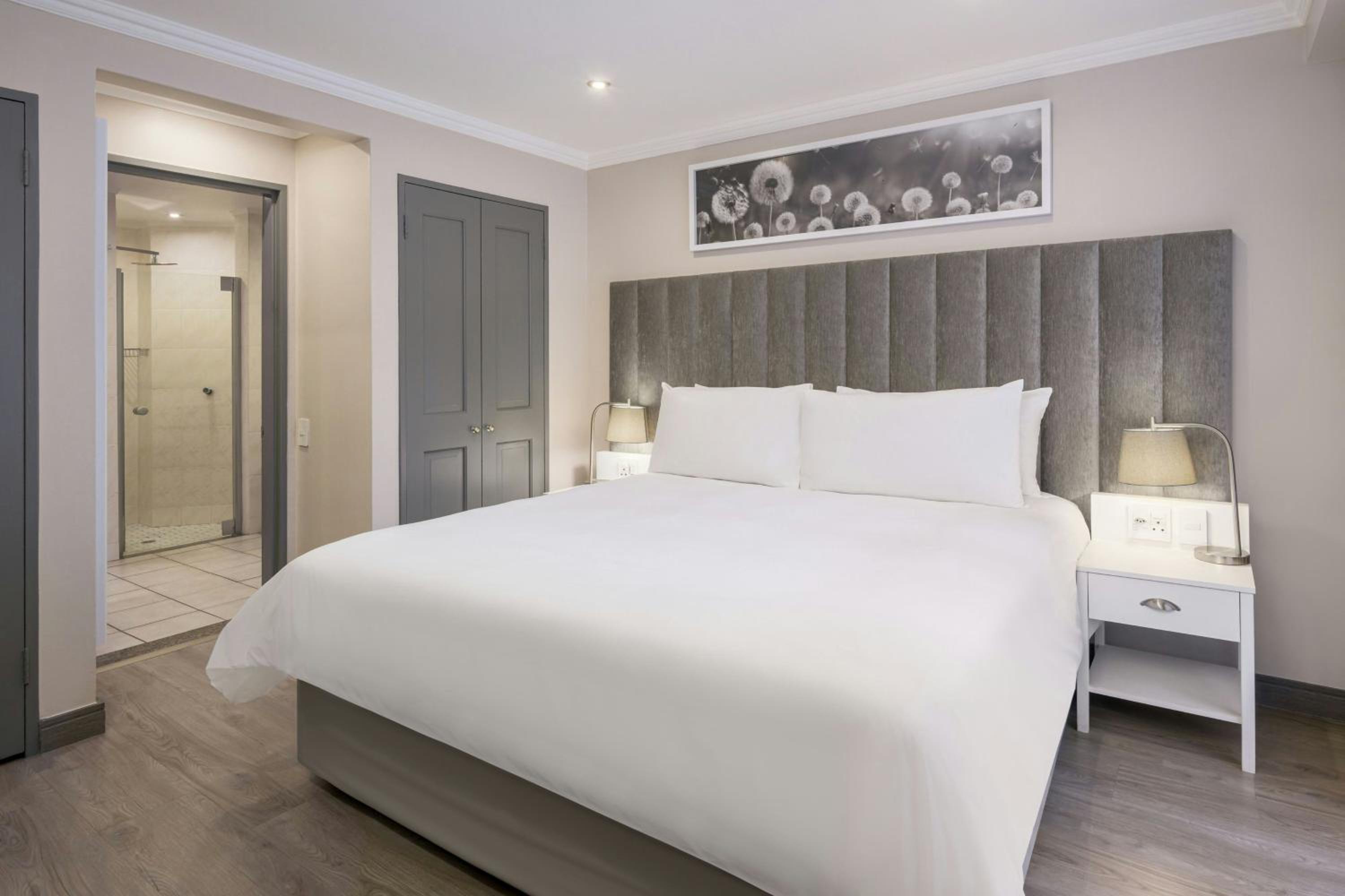 One-Bedroom King Suite with Garden View