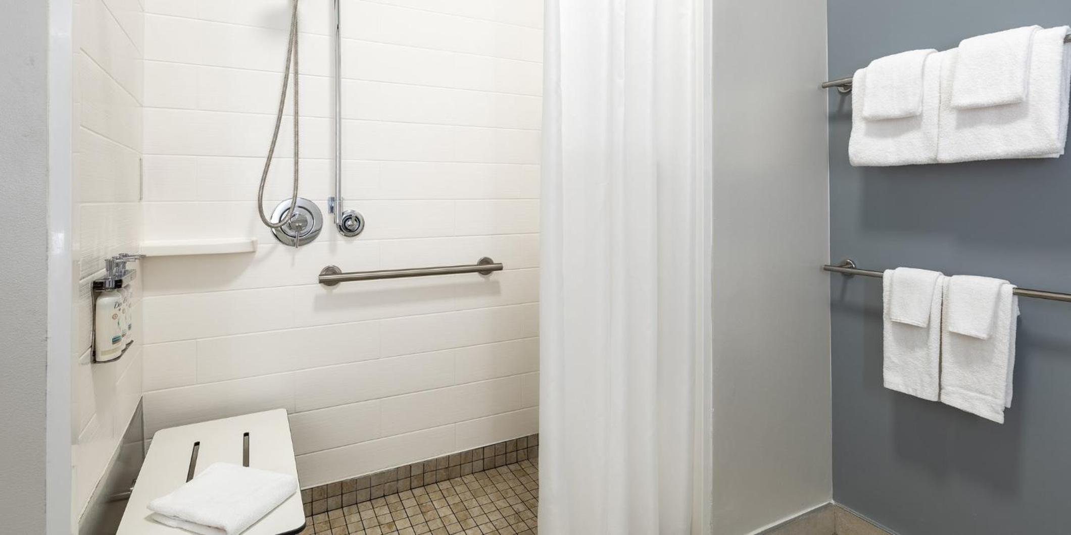 Suite with Accessible Transfer Shower - Non-Smoking